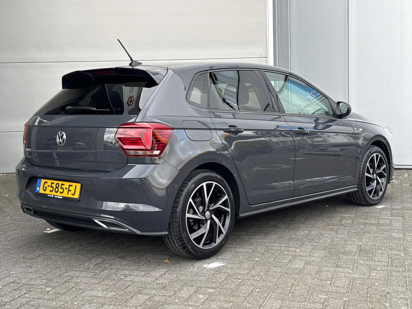 Volkswagen Polo 1.0 TSI Highline R-line exterieur Grijs - 2