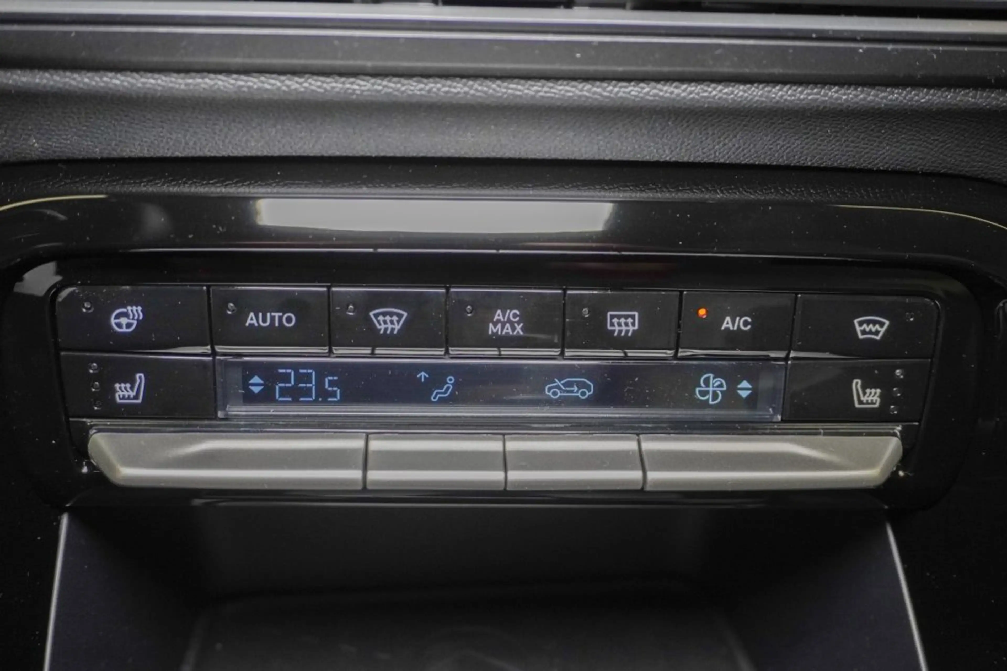 Citroen C3 Turbo 100PS Manuell MAX mit Winterpaket — photo 15
