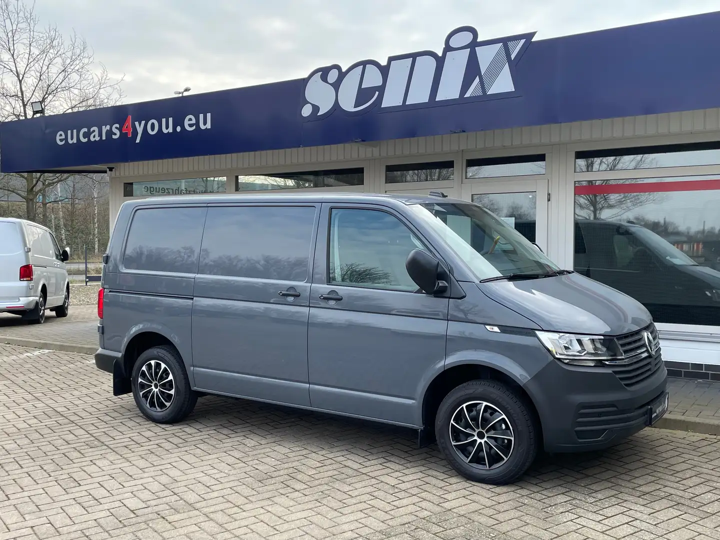 Volkswagen T6.1 Transporter Kasten KR 2.0 TDi 1+2 AC FT HOLZ komplett Navi PDC Grau - 1