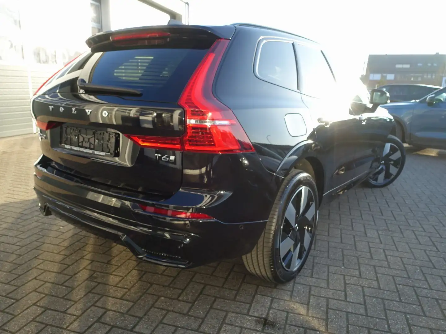 Volvo XC60 Plus Dark T6 AWD 360°KAM/AHK/BLIS/PANO/SHZ Schwarz - 2