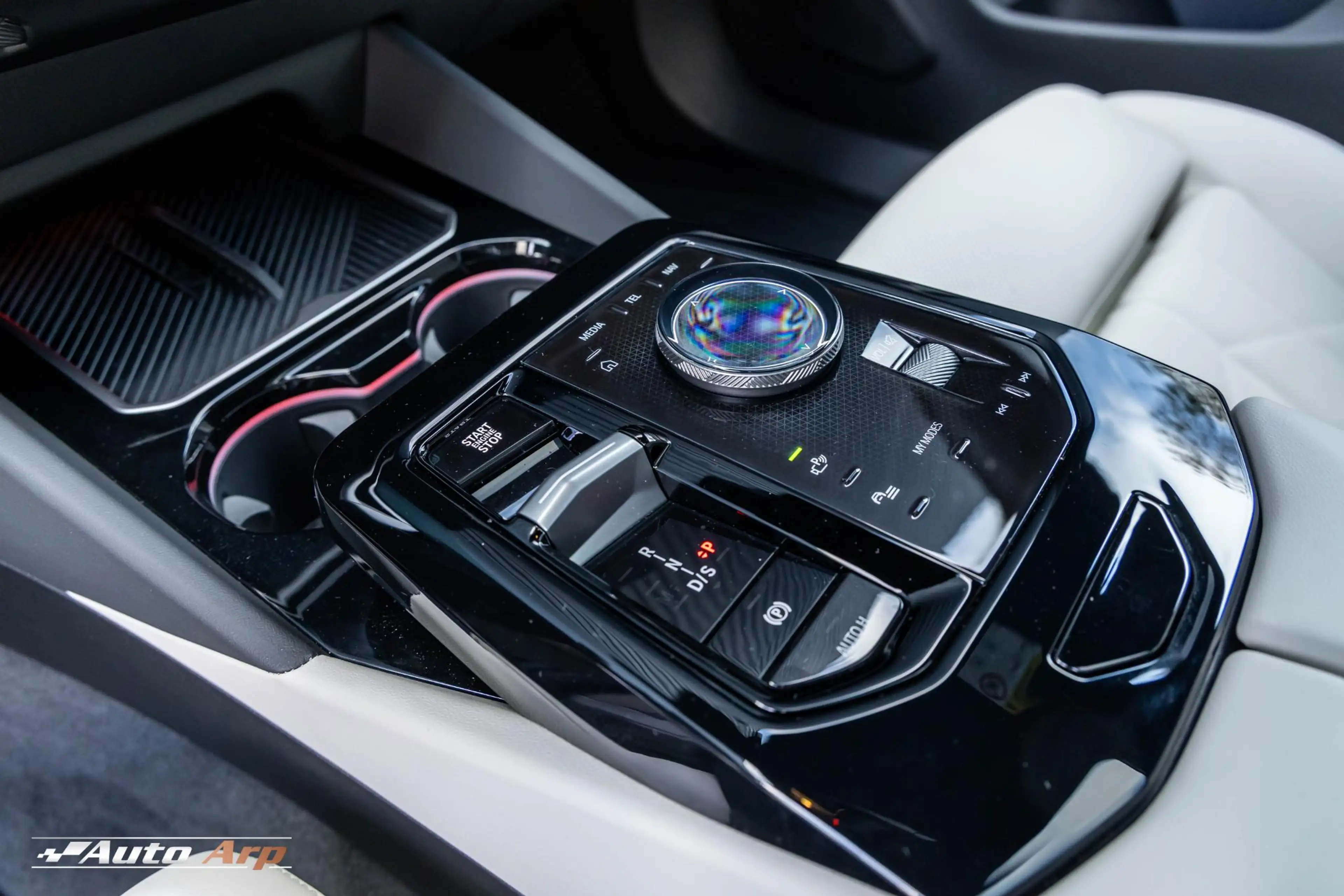 BMW 550 5-serie Touring 550e xDrive M Sport Pro Edition — photo 32