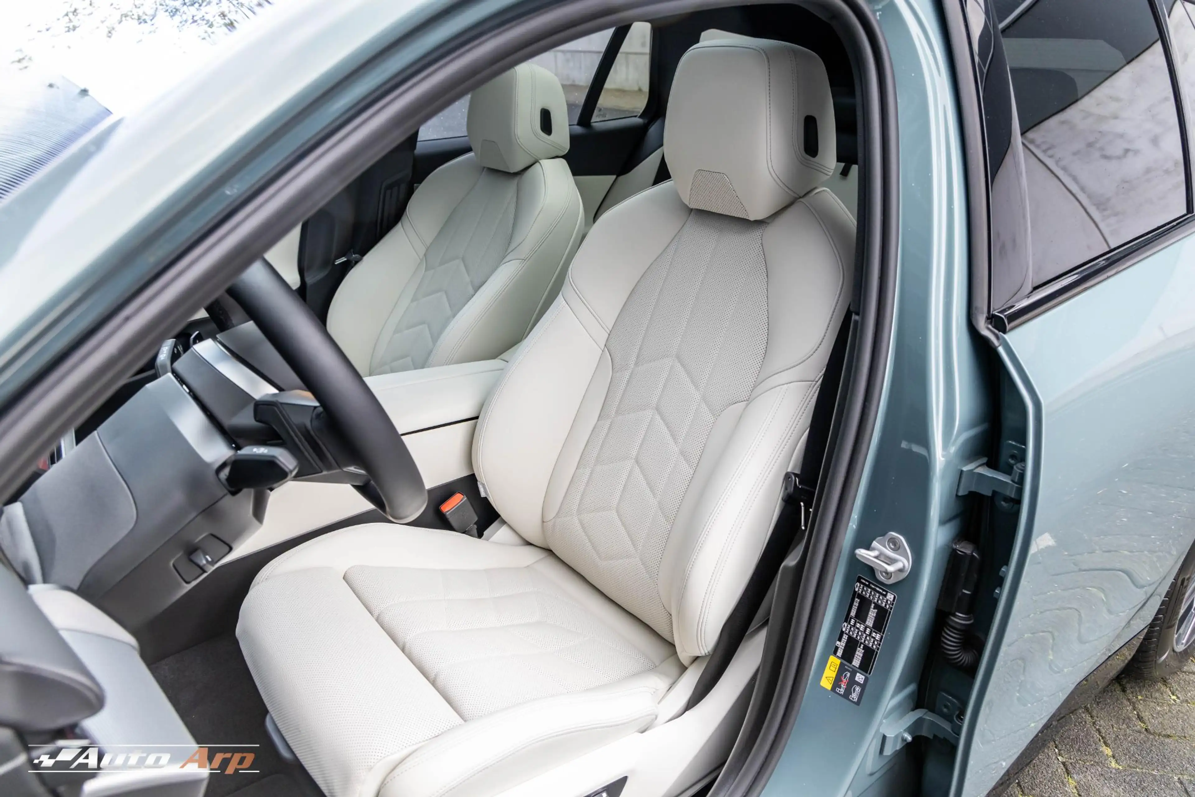 BMW 550 5-serie Touring 550e xDrive M Sport Pro Edition — photo 22