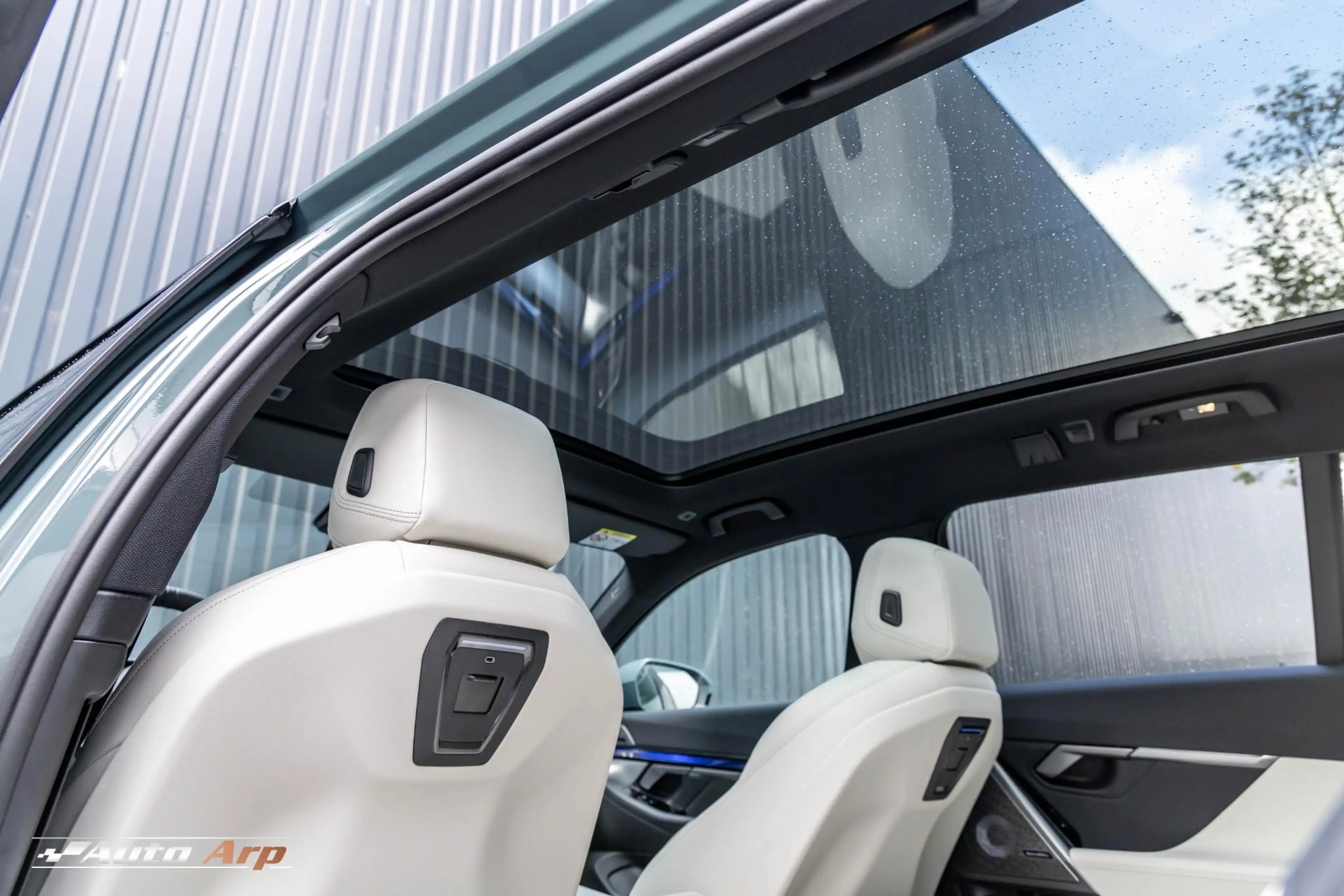 BMW 550 5-serie Touring 550e xDrive M Sport Pro Edition — photo 24