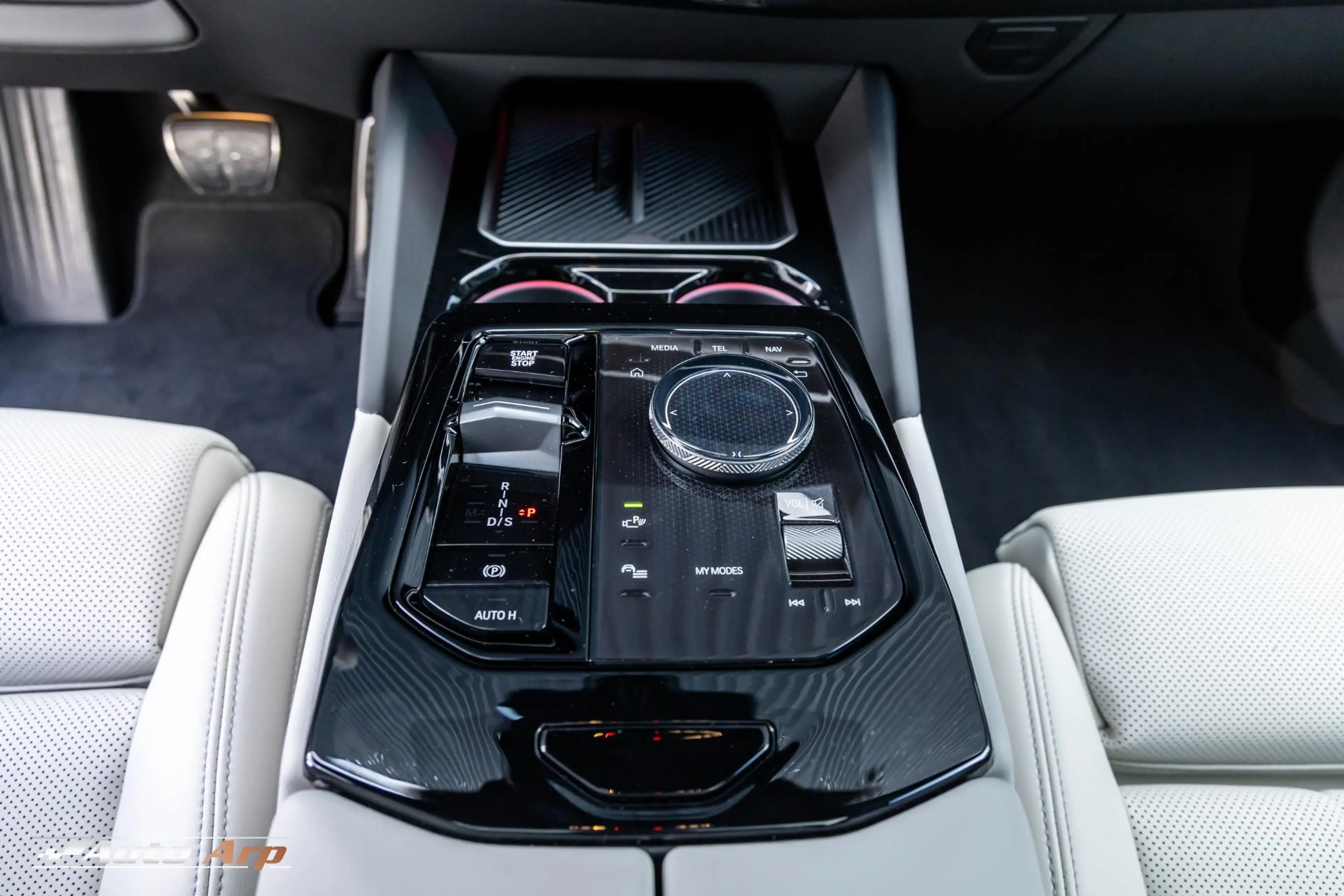 BMW 550 5-serie Touring 550e xDrive M Sport Pro Edition — photo 31
