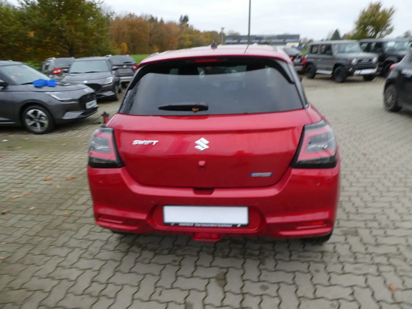 Suzuki Swift 1.2 HYBRID Comfort + Plus Aktion 1887 Rot - 2