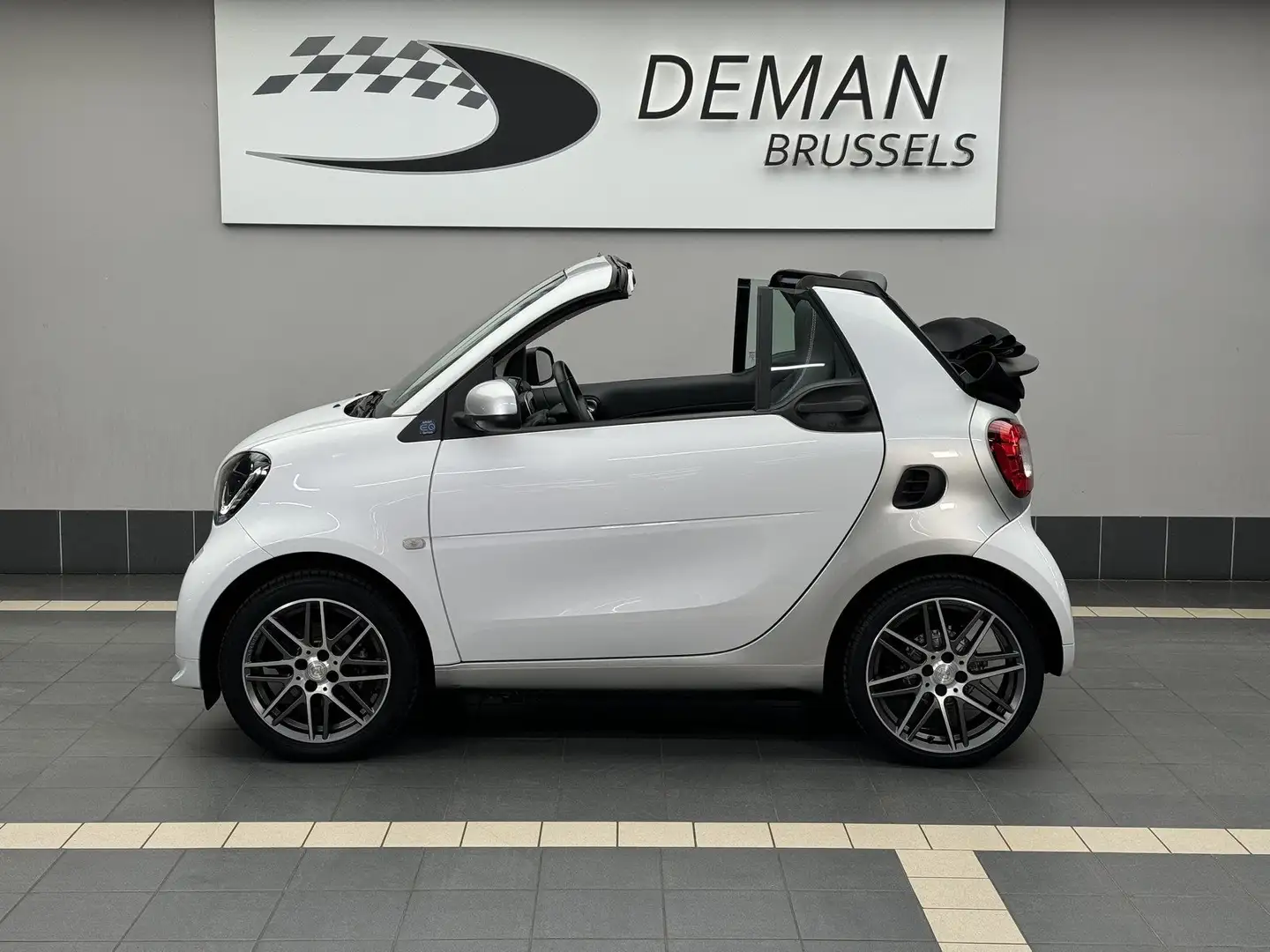 smart forTwo EQ *Brabus style* Cabrio * Camera * volant chauff. Blanc - 2