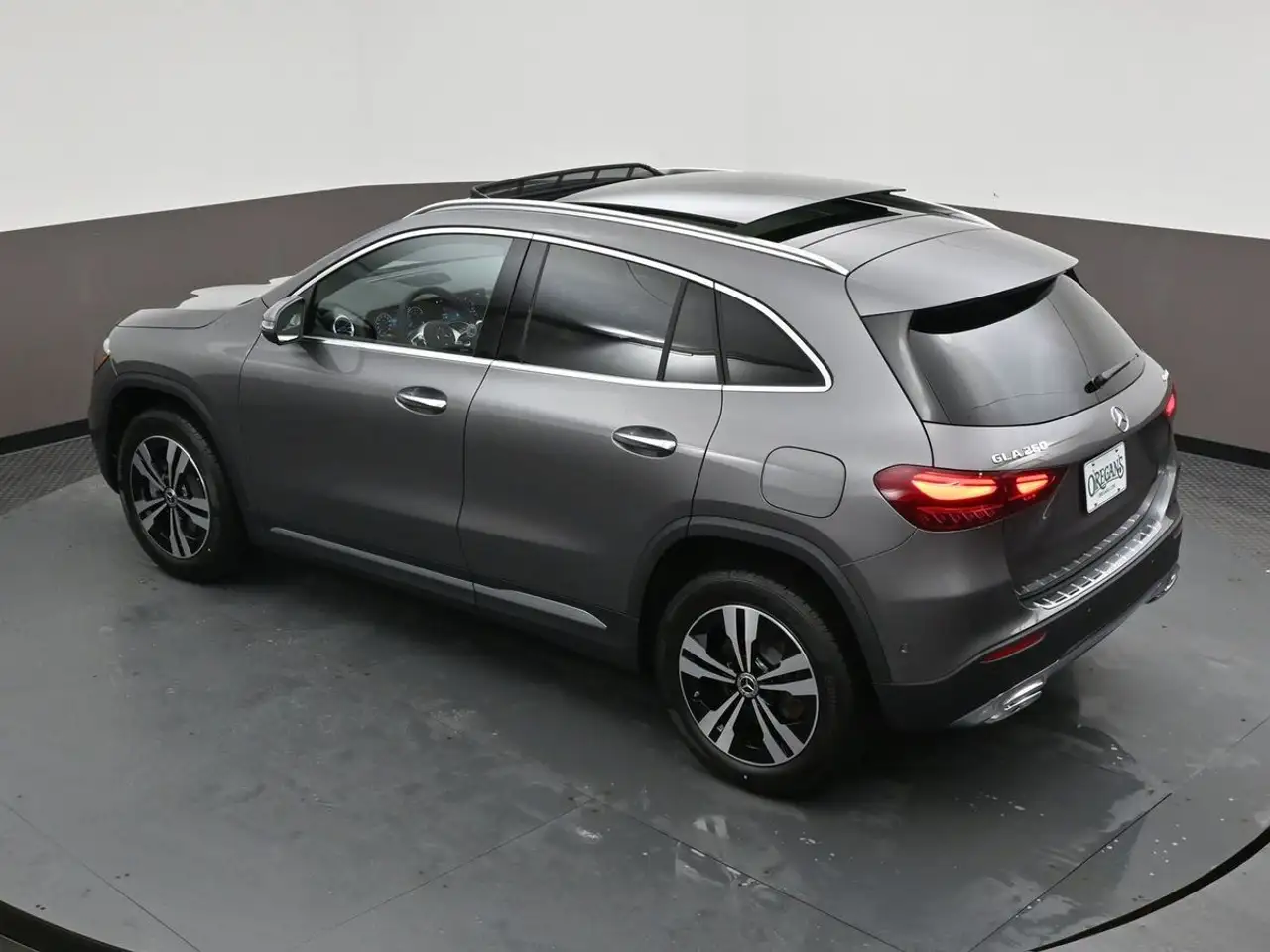 Mercedes-Benz GLA снимка Mercedes-Benz GLA