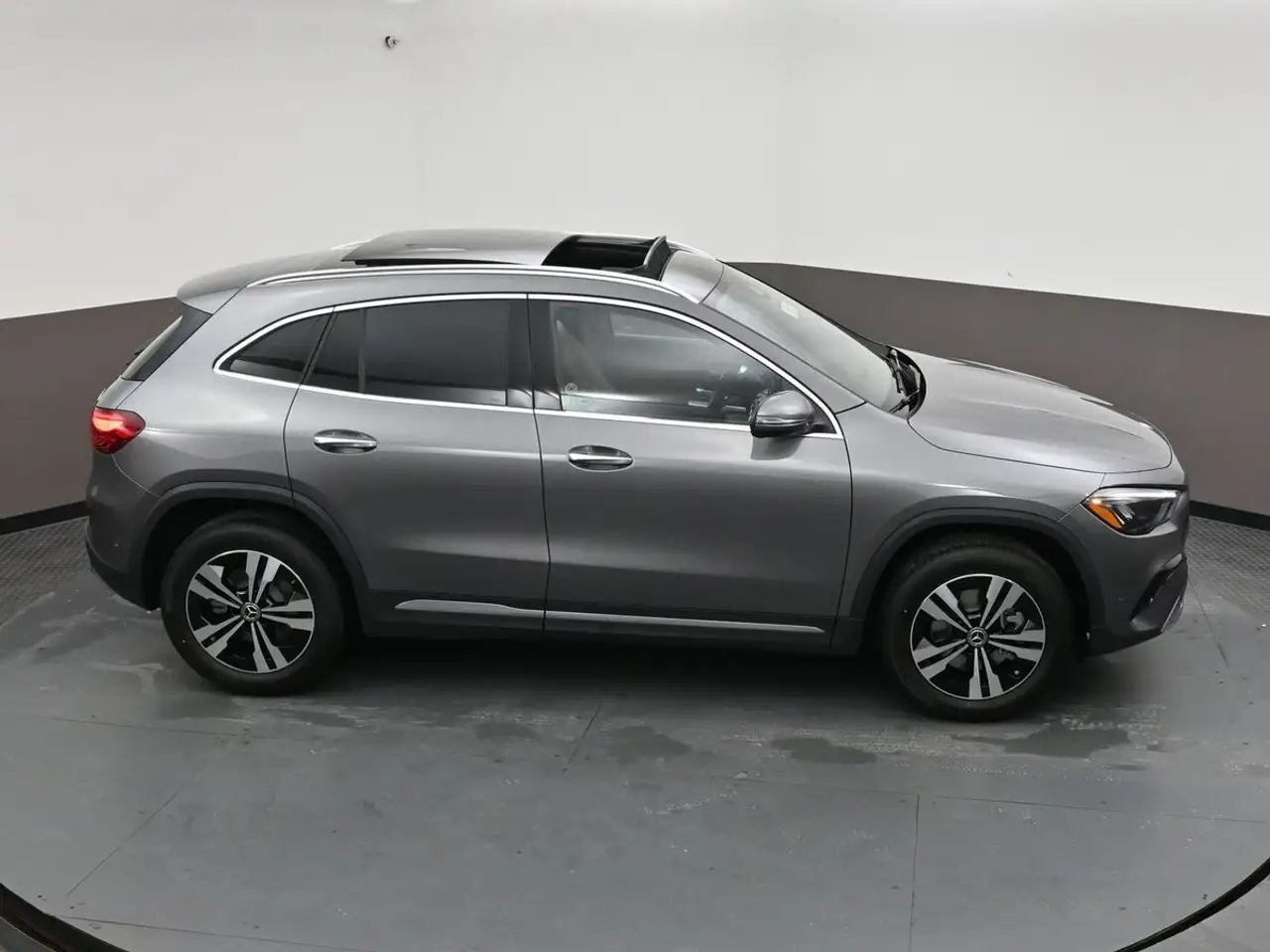 Mercedes-Benz GLA снимка Mercedes-Benz GLA