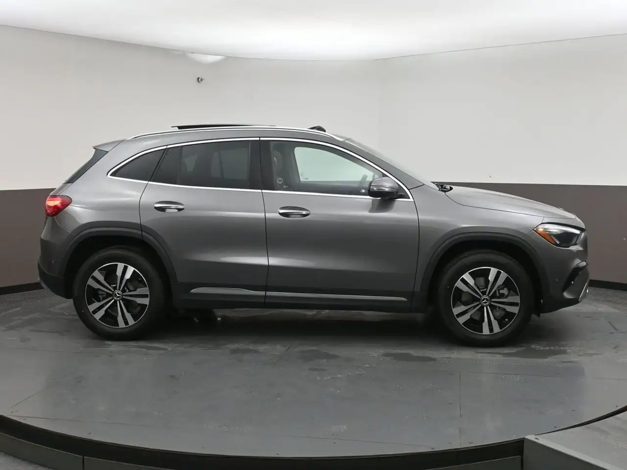 Mercedes-Benz GLA снимка Mercedes-Benz GLA