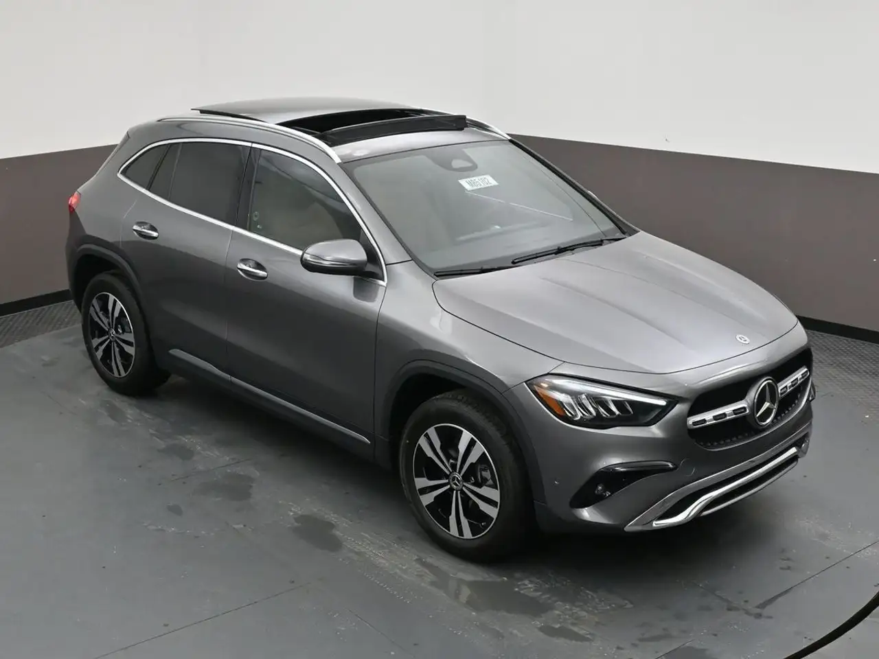 Mercedes-Benz GLA снимка Mercedes-Benz GLA