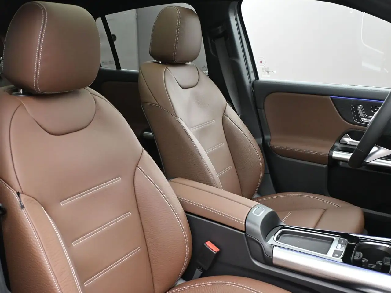 Mercedes-Benz GLA снимка Mercedes-Benz GLA