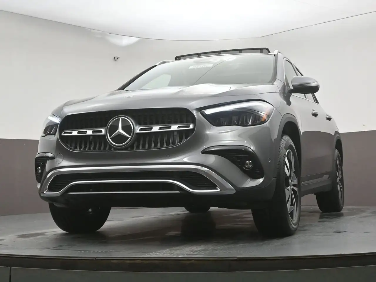 Mercedes-Benz GLA снимка Mercedes-Benz GLA