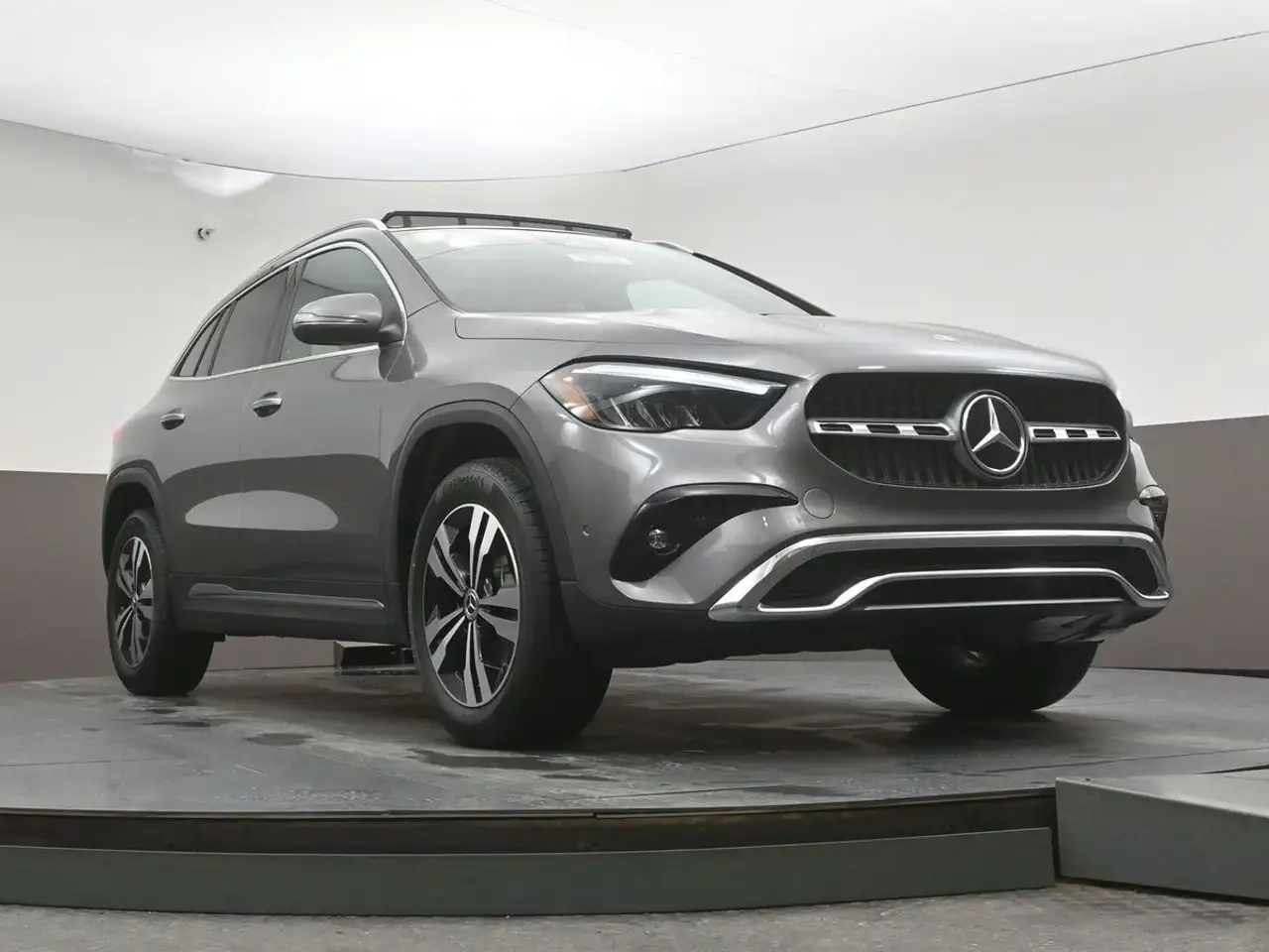 Mercedes-Benz GLA снимка Mercedes-Benz GLA