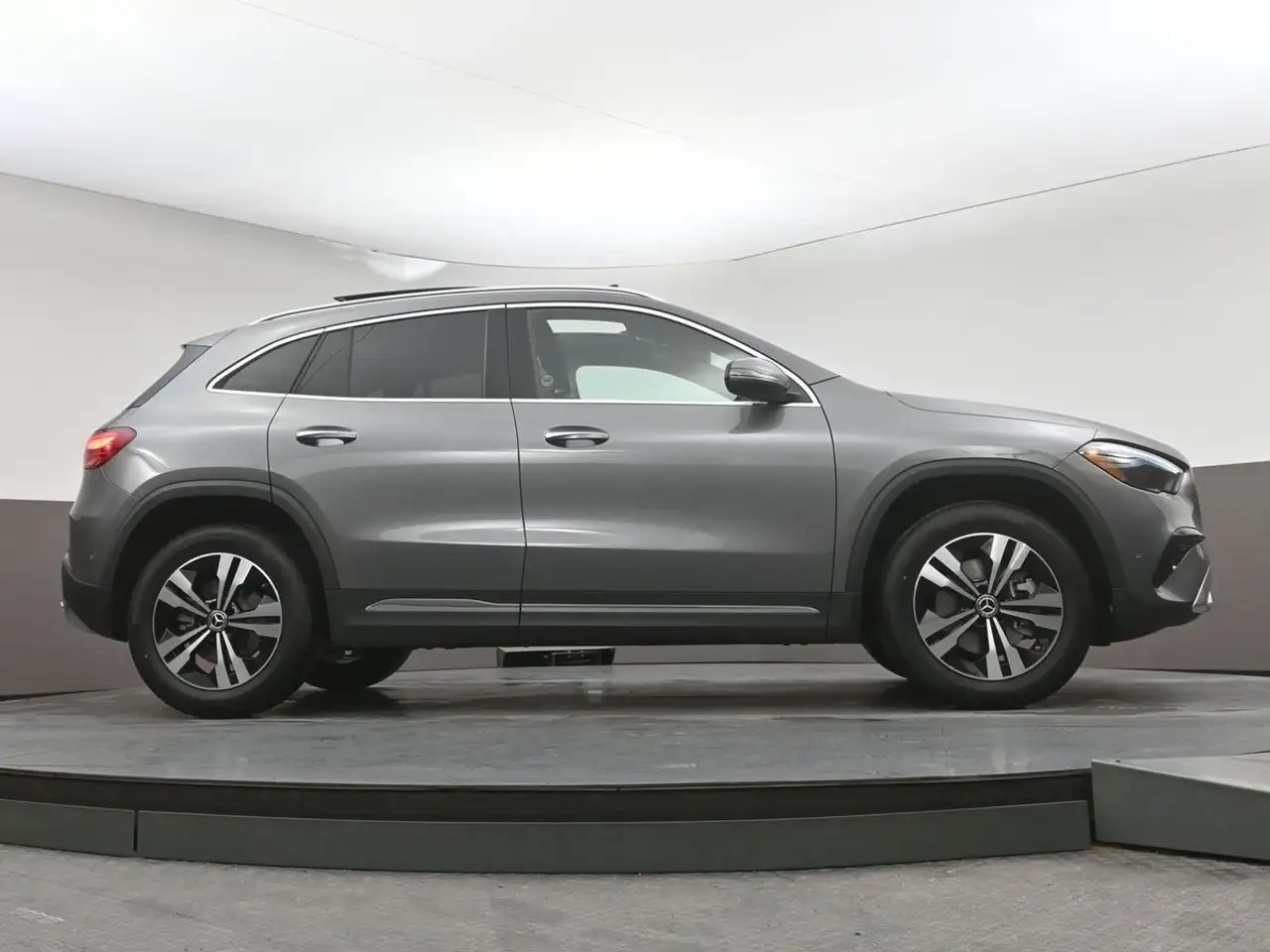 Mercedes-Benz GLA снимка Mercedes-Benz GLA