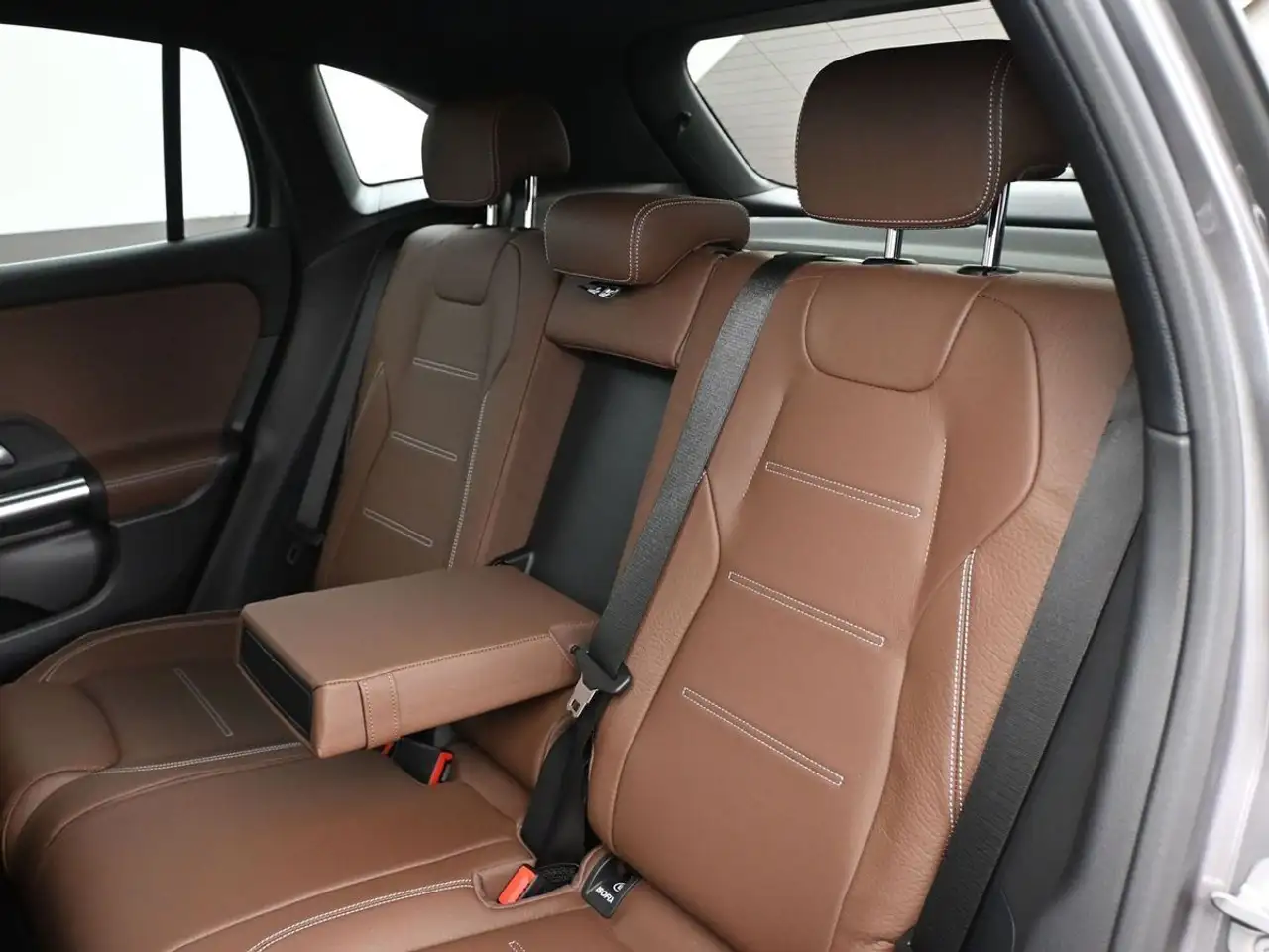 Mercedes-Benz GLA снимка Mercedes-Benz GLA