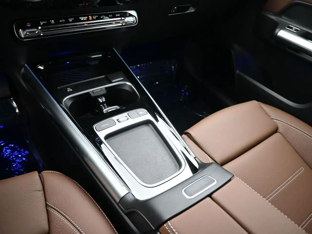 Mercedes-Benz GLA снимка Mercedes-Benz GLA