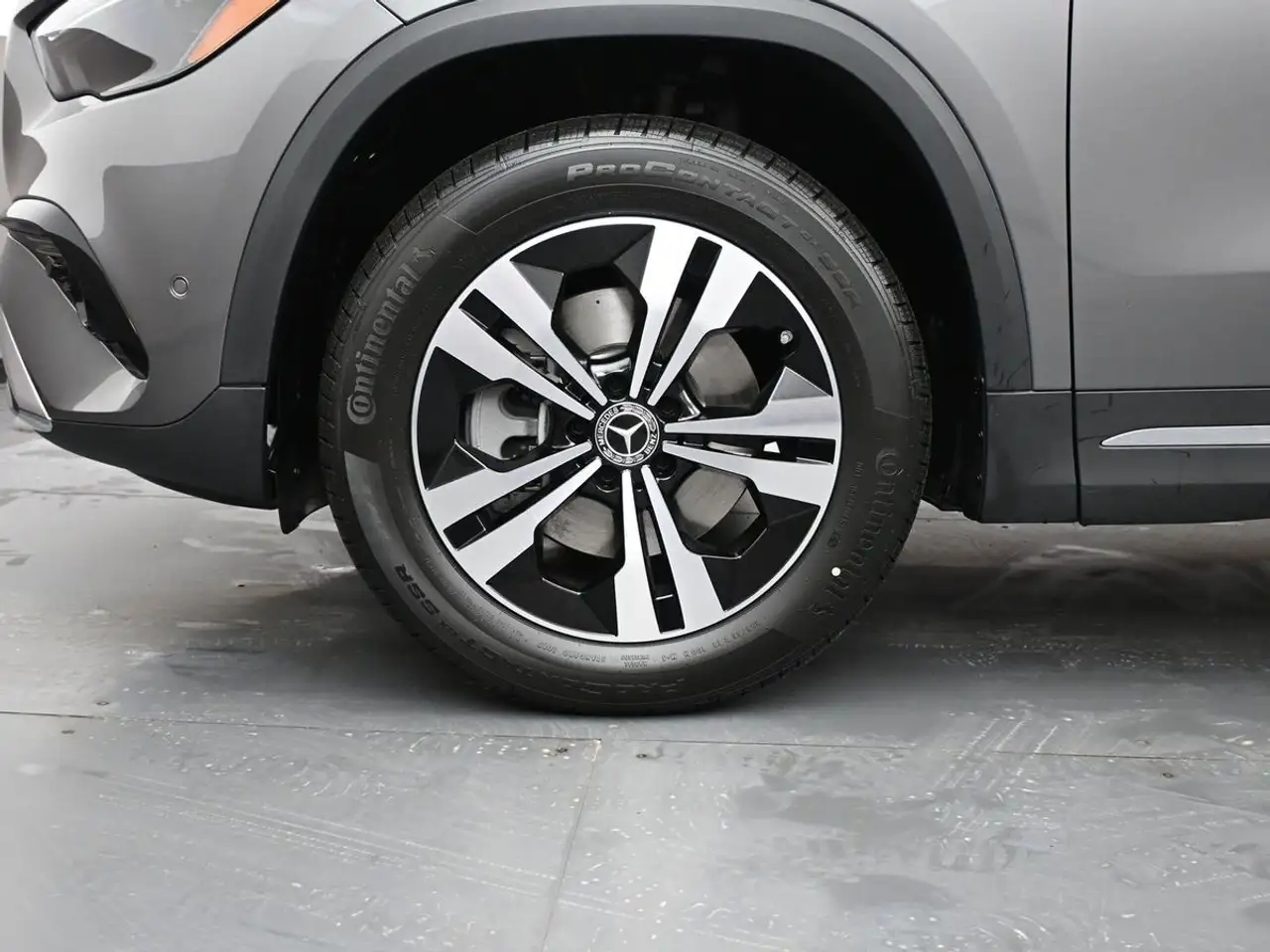 Mercedes-Benz GLA снимка Mercedes-Benz GLA