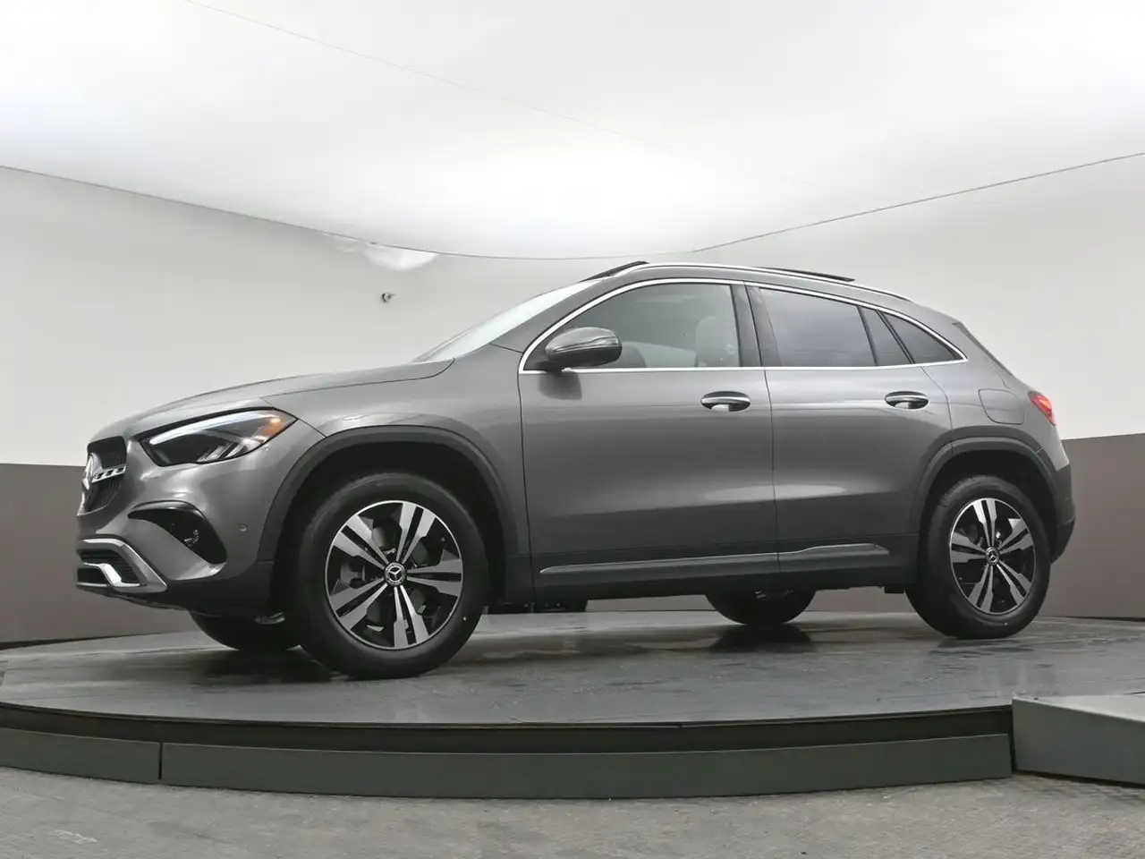 Mercedes-Benz GLA снимка Mercedes-Benz GLA