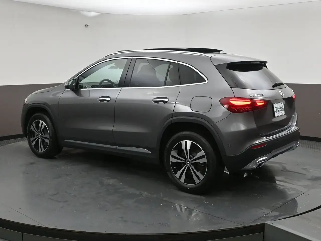 Mercedes-Benz GLA снимка Mercedes-Benz GLA