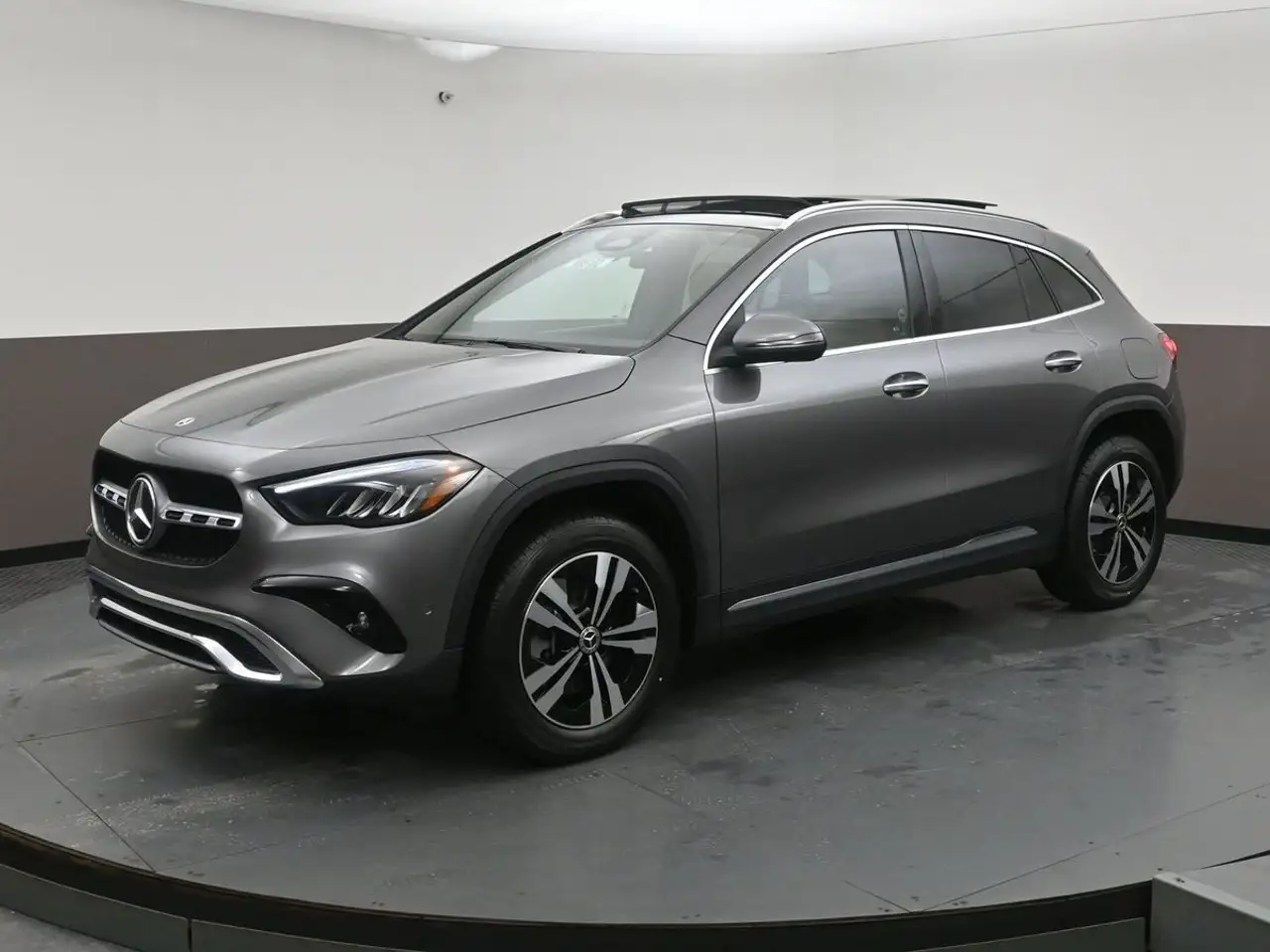Mercedes-Benz GLA снимка Mercedes-Benz GLA