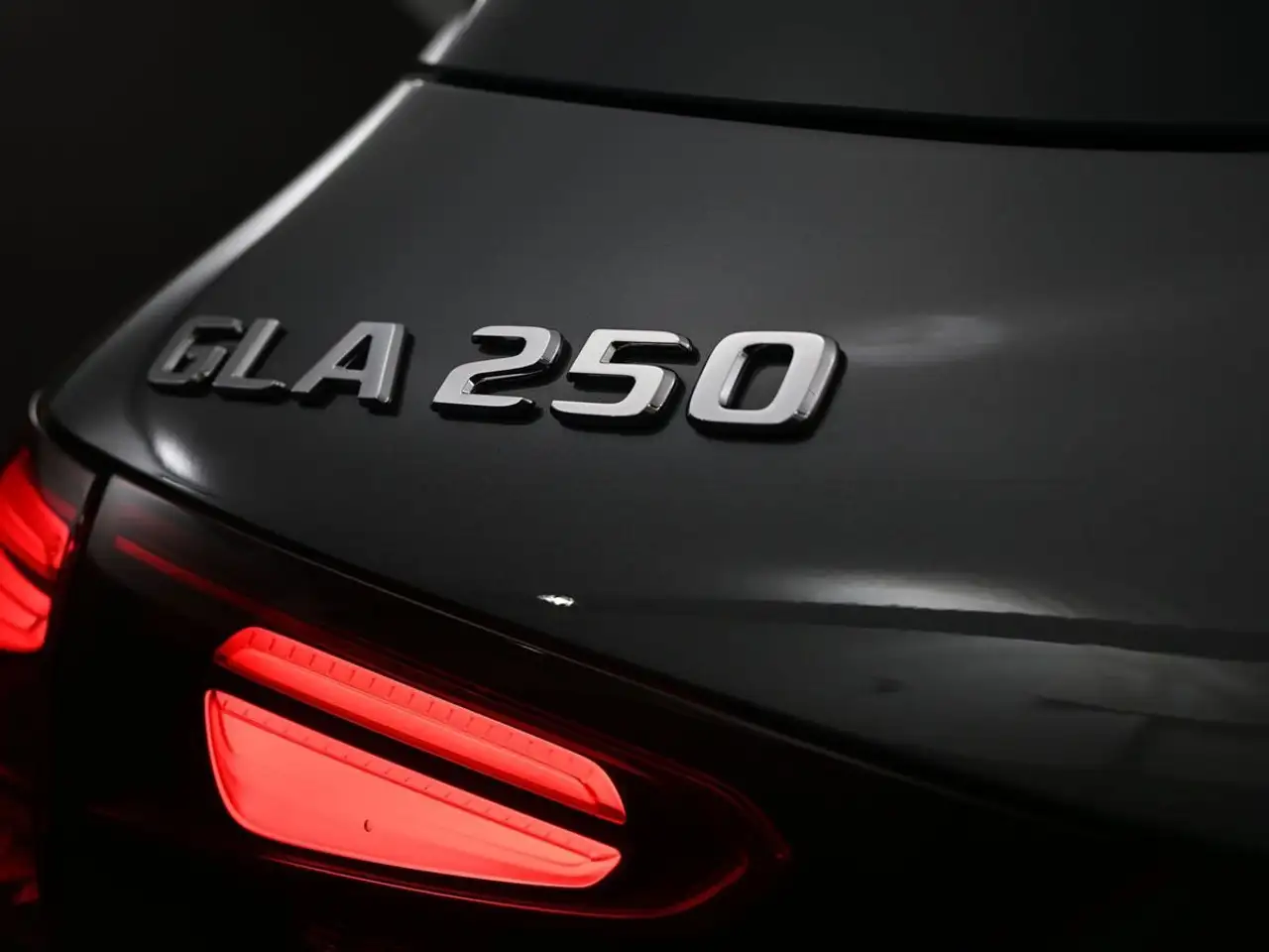 Mercedes-Benz GLA снимка Mercedes-Benz GLA