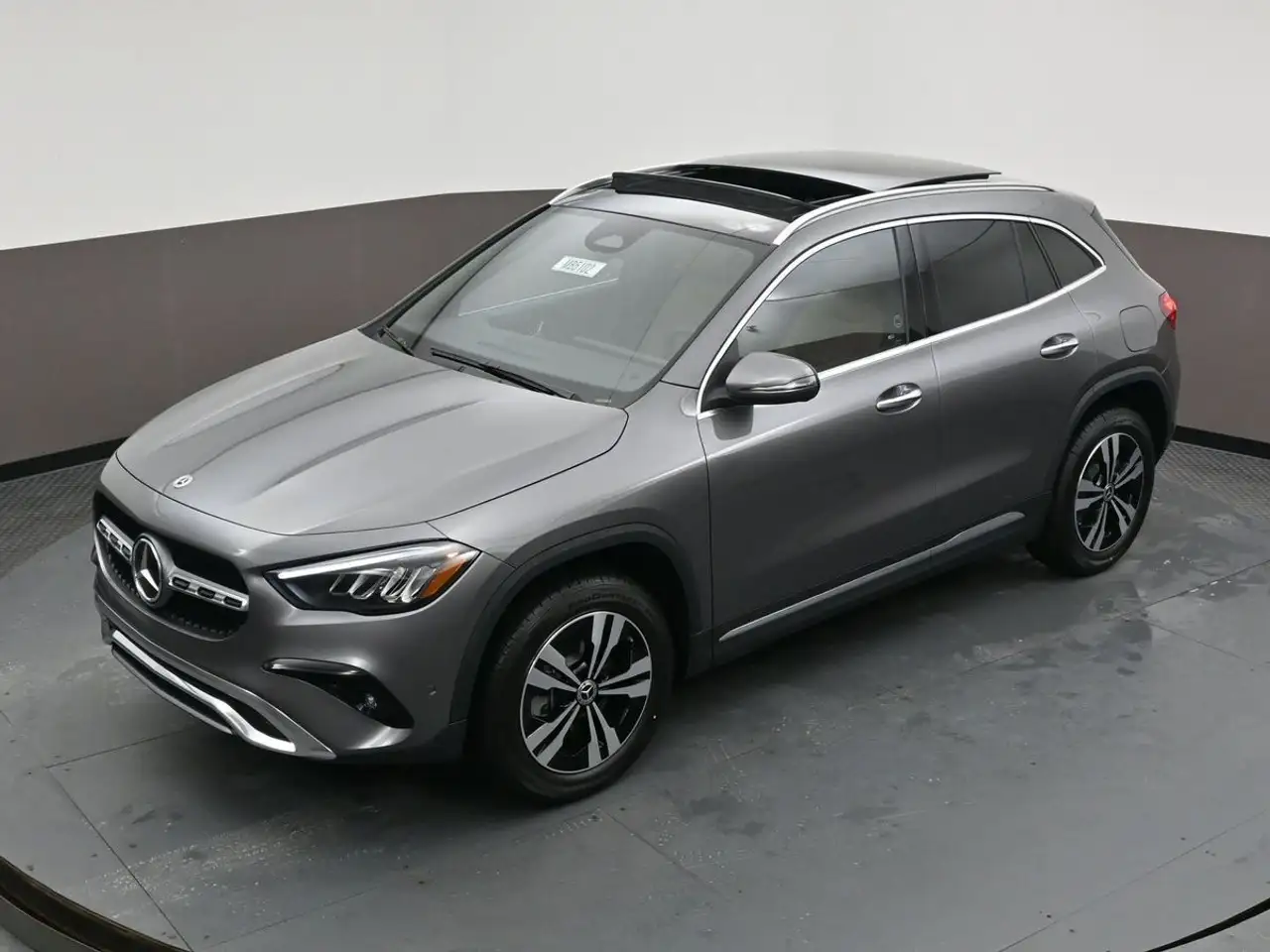Mercedes-Benz GLA снимка Mercedes-Benz GLA