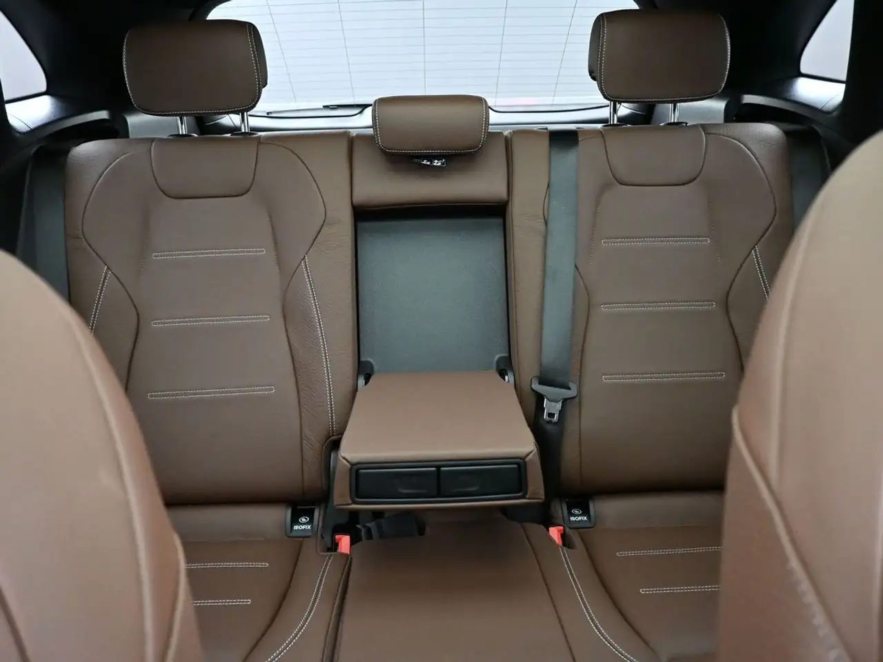 Mercedes-Benz GLA снимка Mercedes-Benz GLA