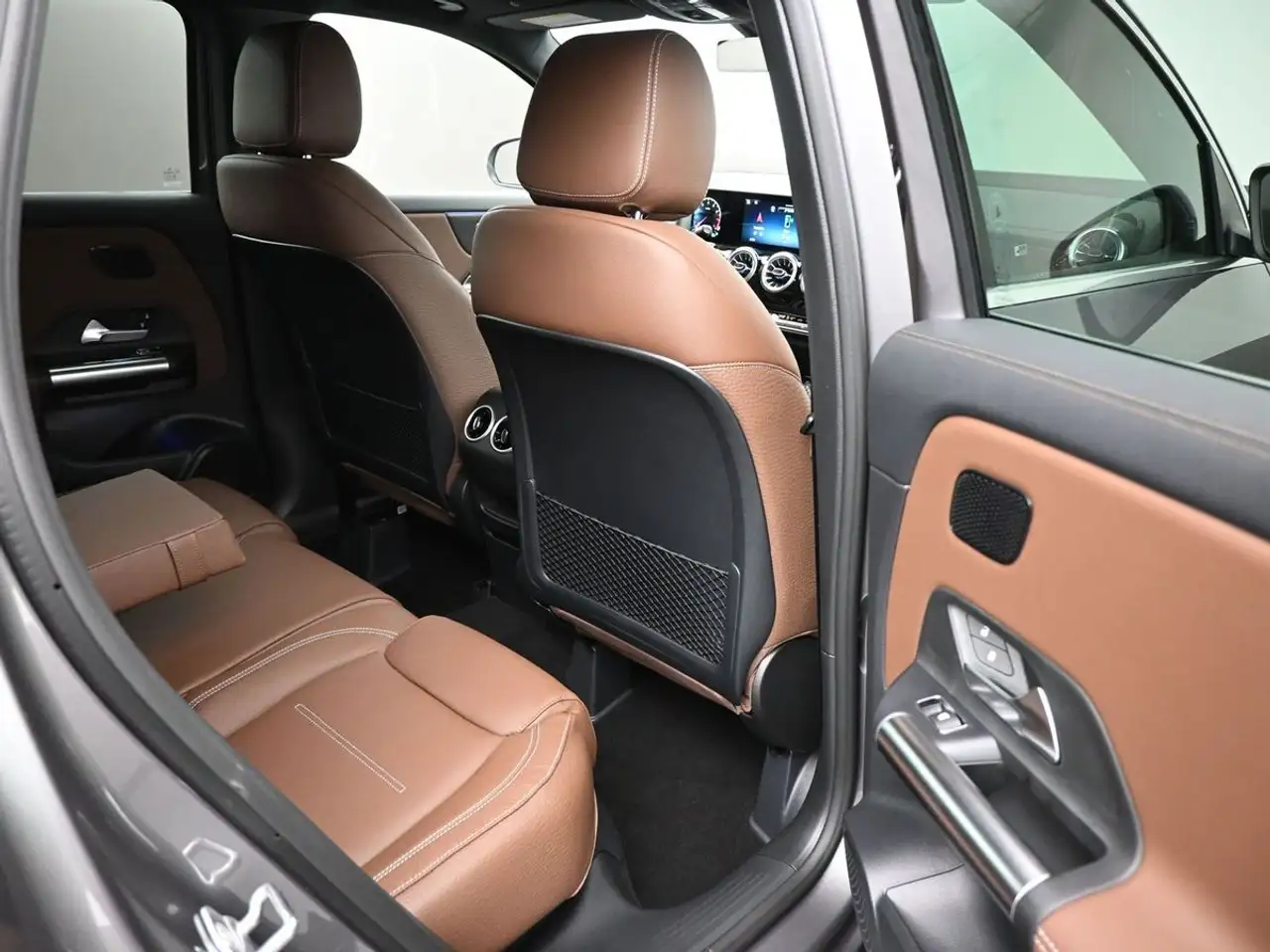 Mercedes-Benz GLA снимка Mercedes-Benz GLA