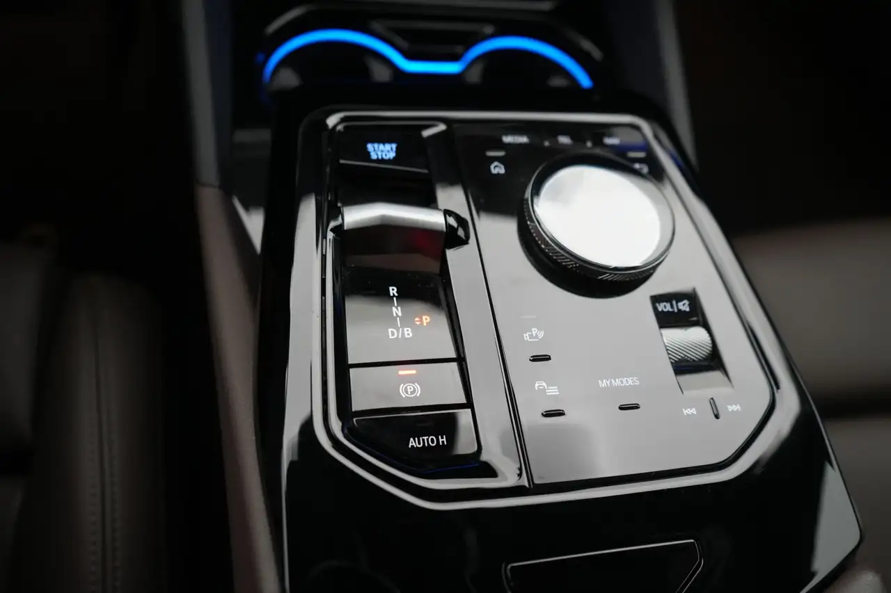 BMW i5 eDrive40 M-Sport LEDER/CUIR LED GPS PDC CAM Verw., миниатюра 16