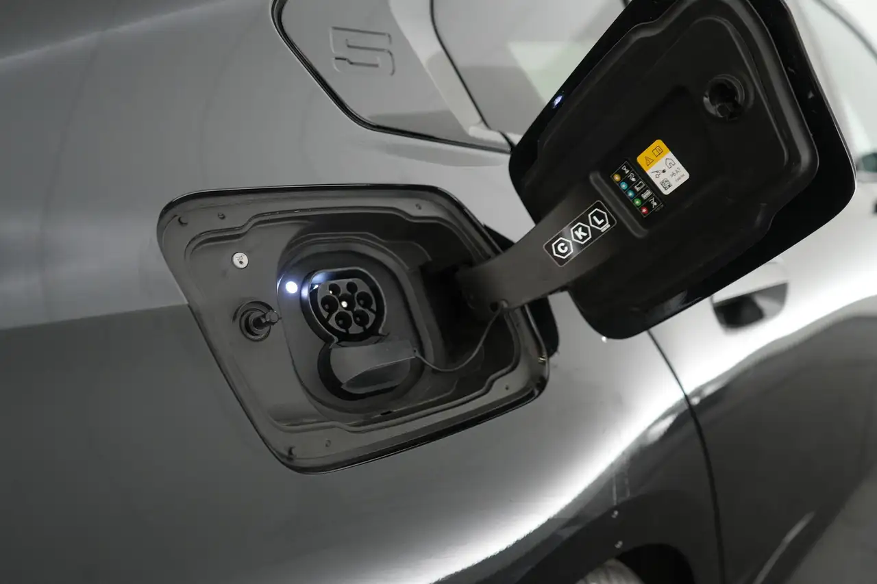 BMW i5 eDrive40 M-Sport LEDER/CUIR LED GPS PDC CAM Verw., миниатюра 23