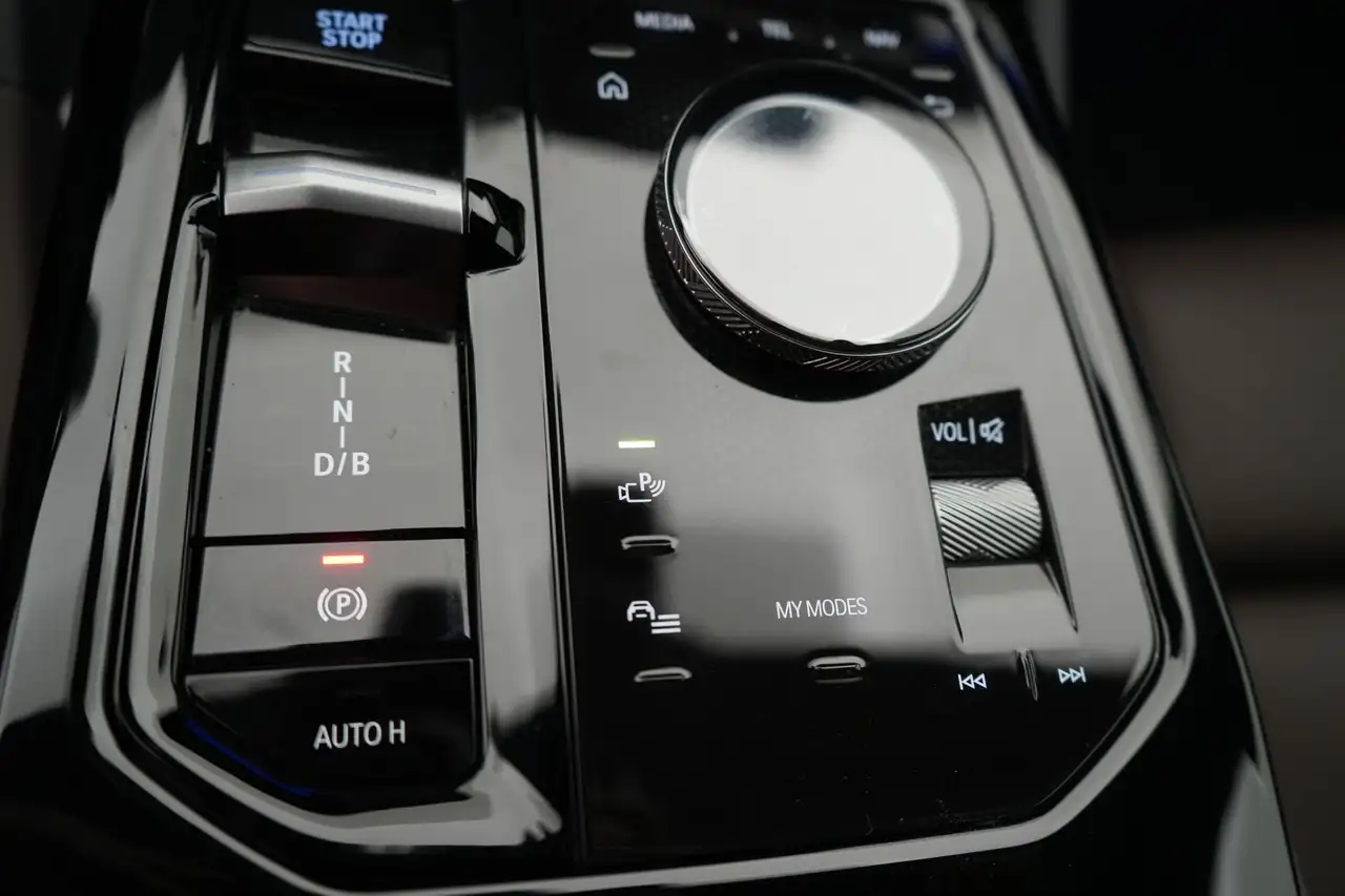 BMW i5 eDrive40 M-Sport LEDER/CUIR LED GPS PDC CAM Verw., миниатюра 28