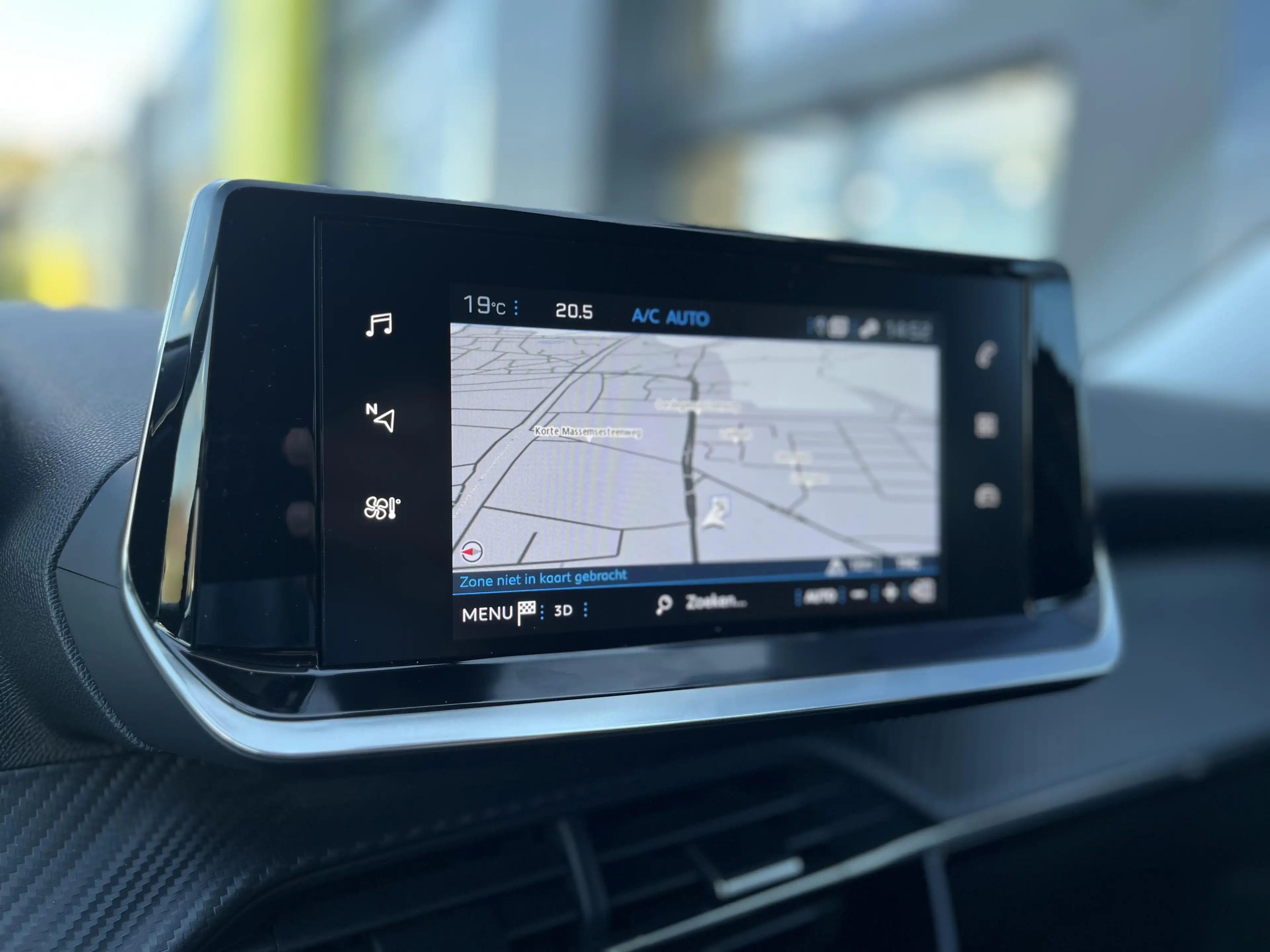 Peugeot 2008 1.2i S&S Style — photo 18