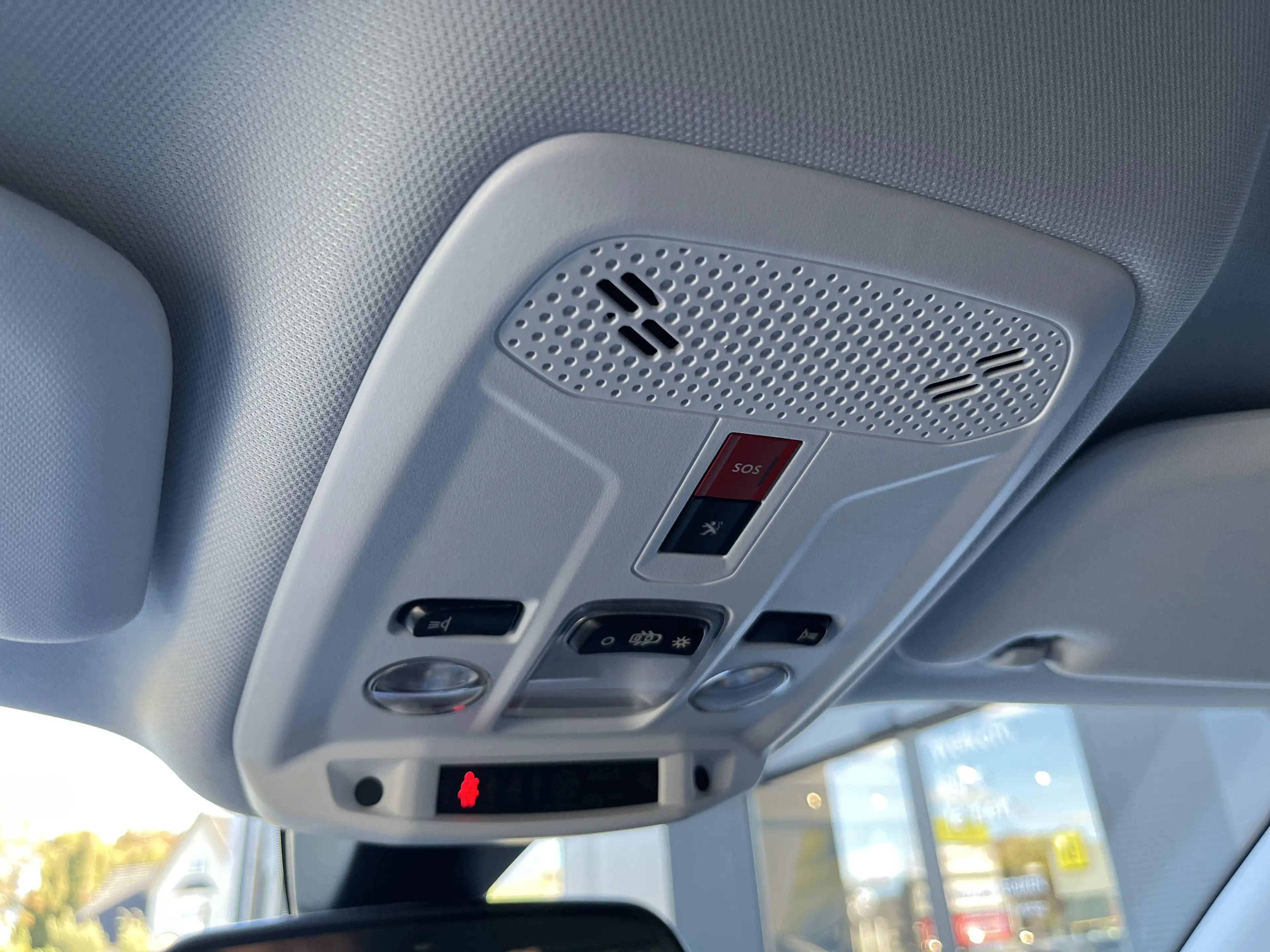 Peugeot 2008 1.2i S&S Style — photo 27