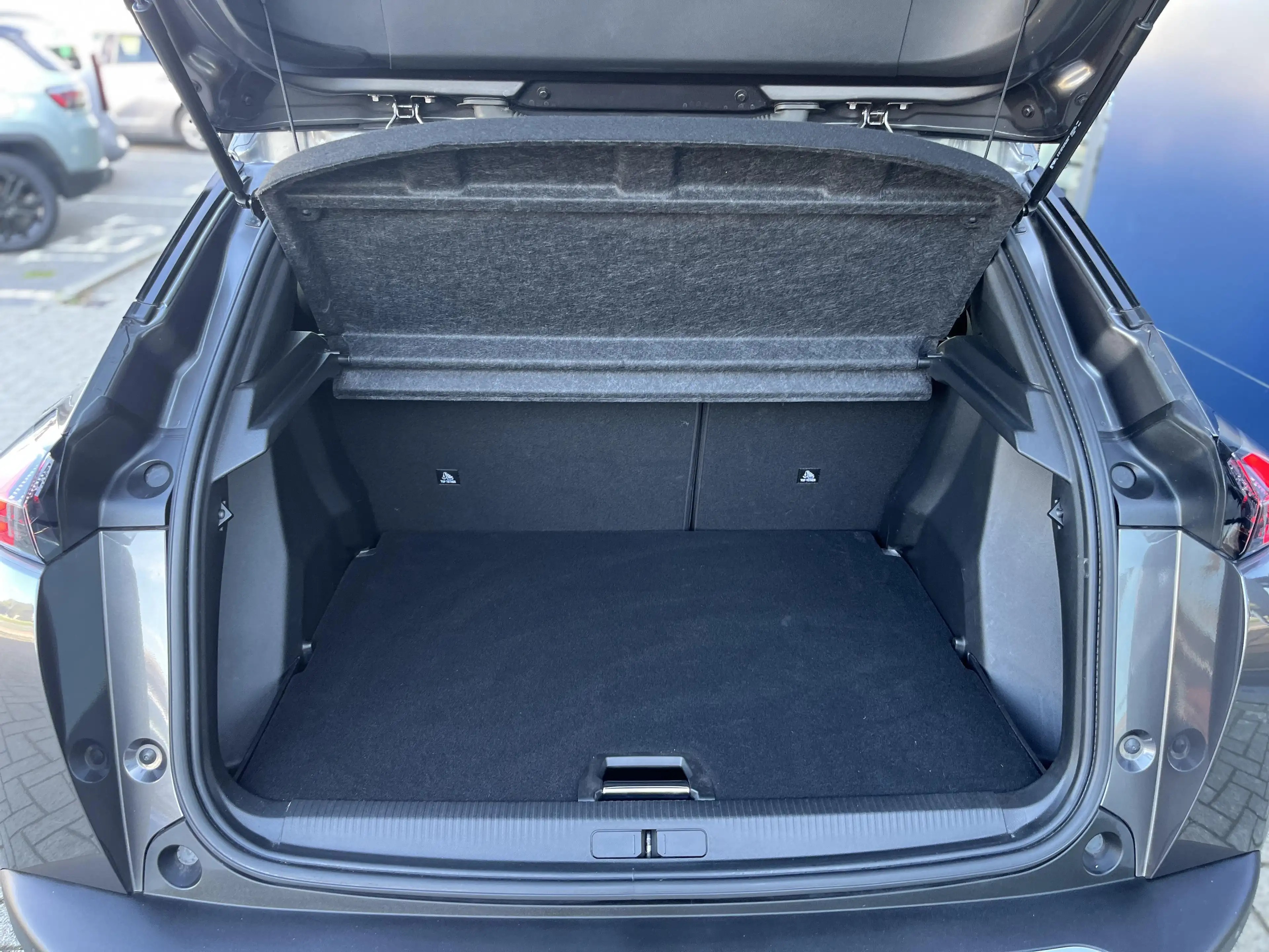 Peugeot 2008 1.2i S&S Style — photo 11