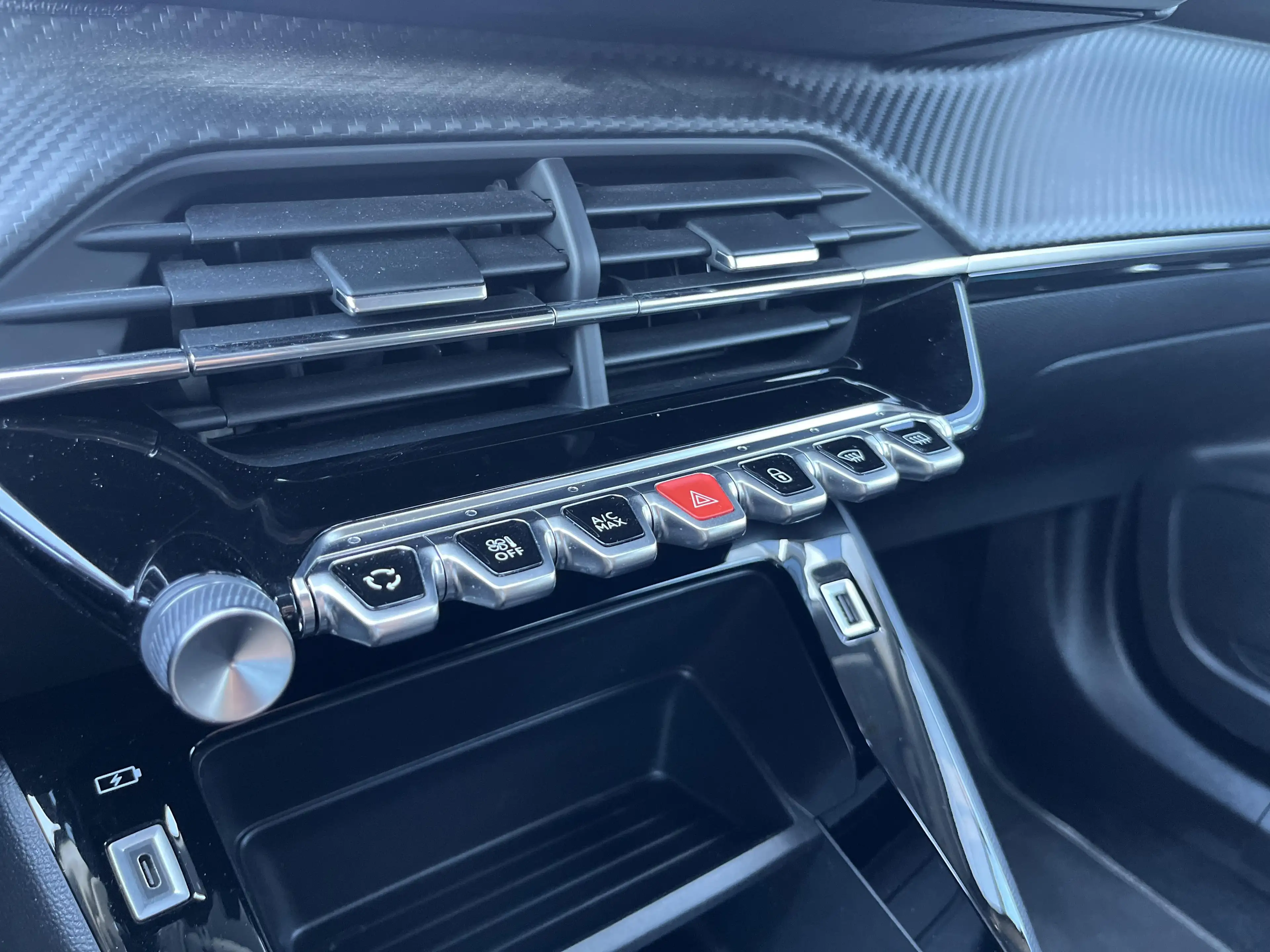 Peugeot 2008 1.2i S&S Style — photo 23