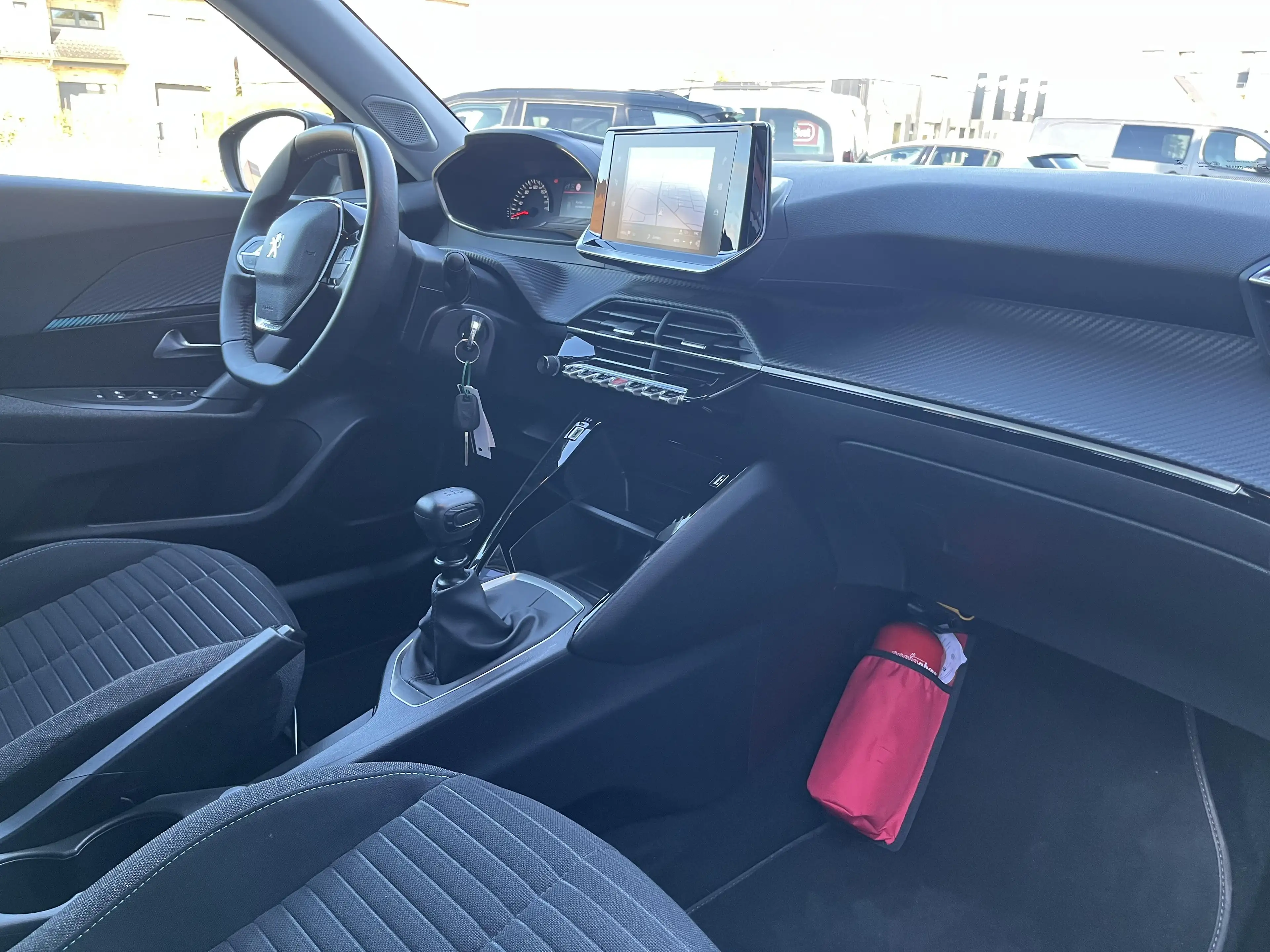 Peugeot 2008 1.2i S&S Style — photo 3