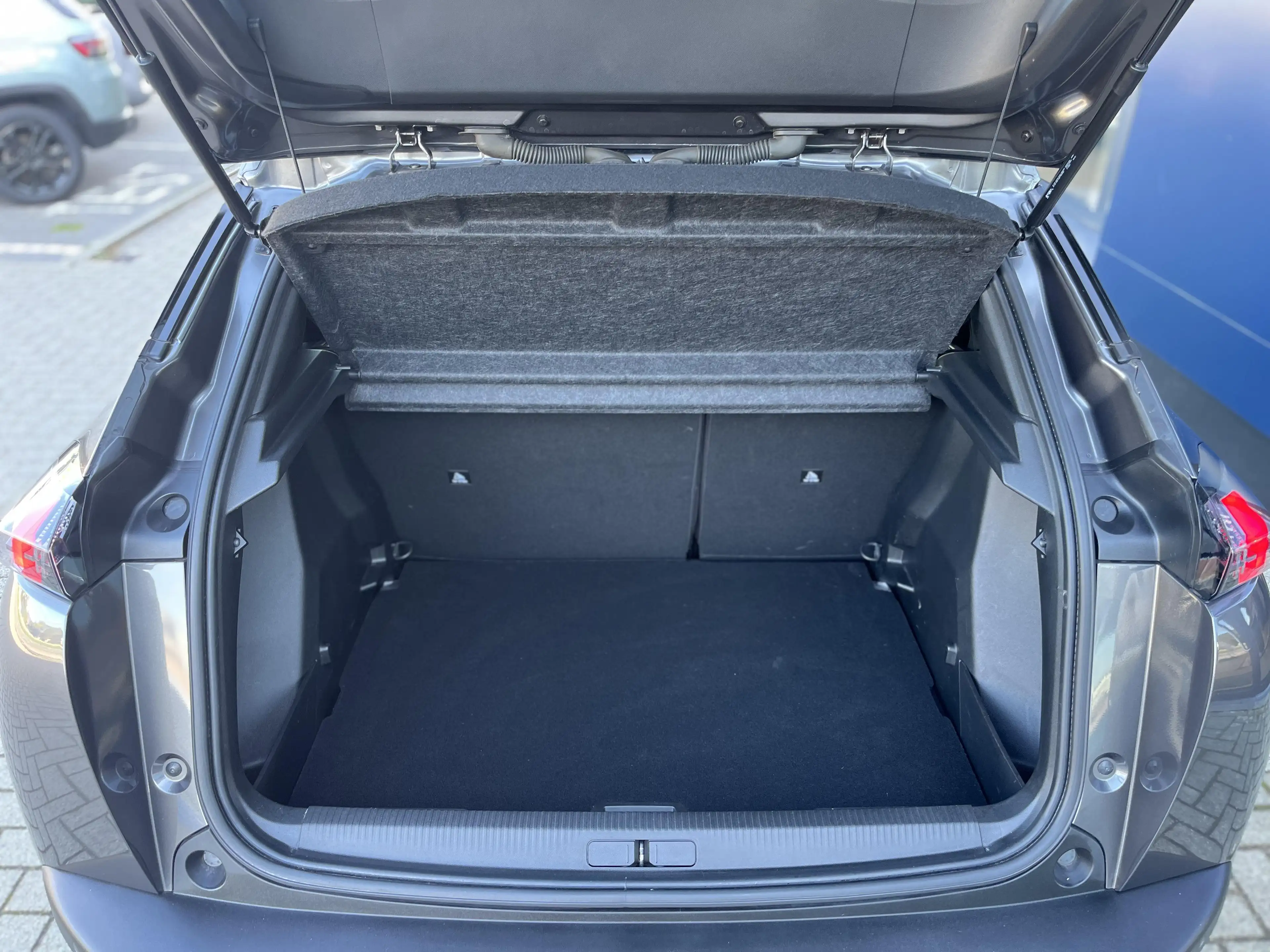 Peugeot 2008 1.2i S&S Style — photo 12