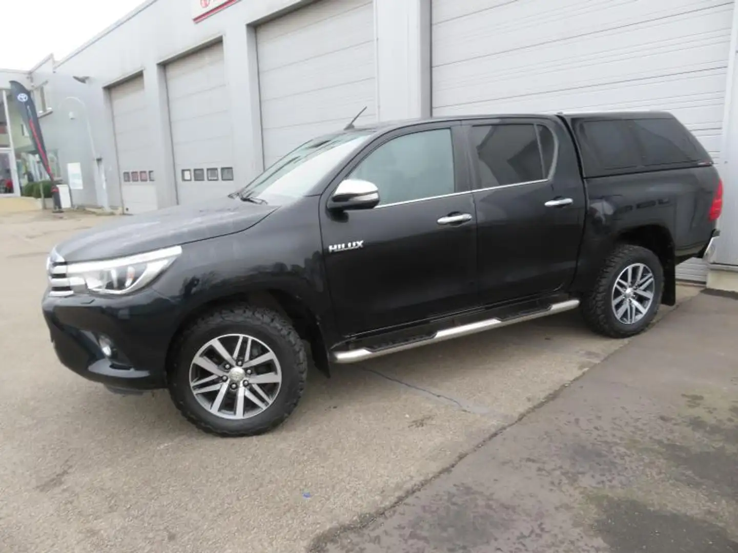 Toyota Hilux Lounge Zwart - 2