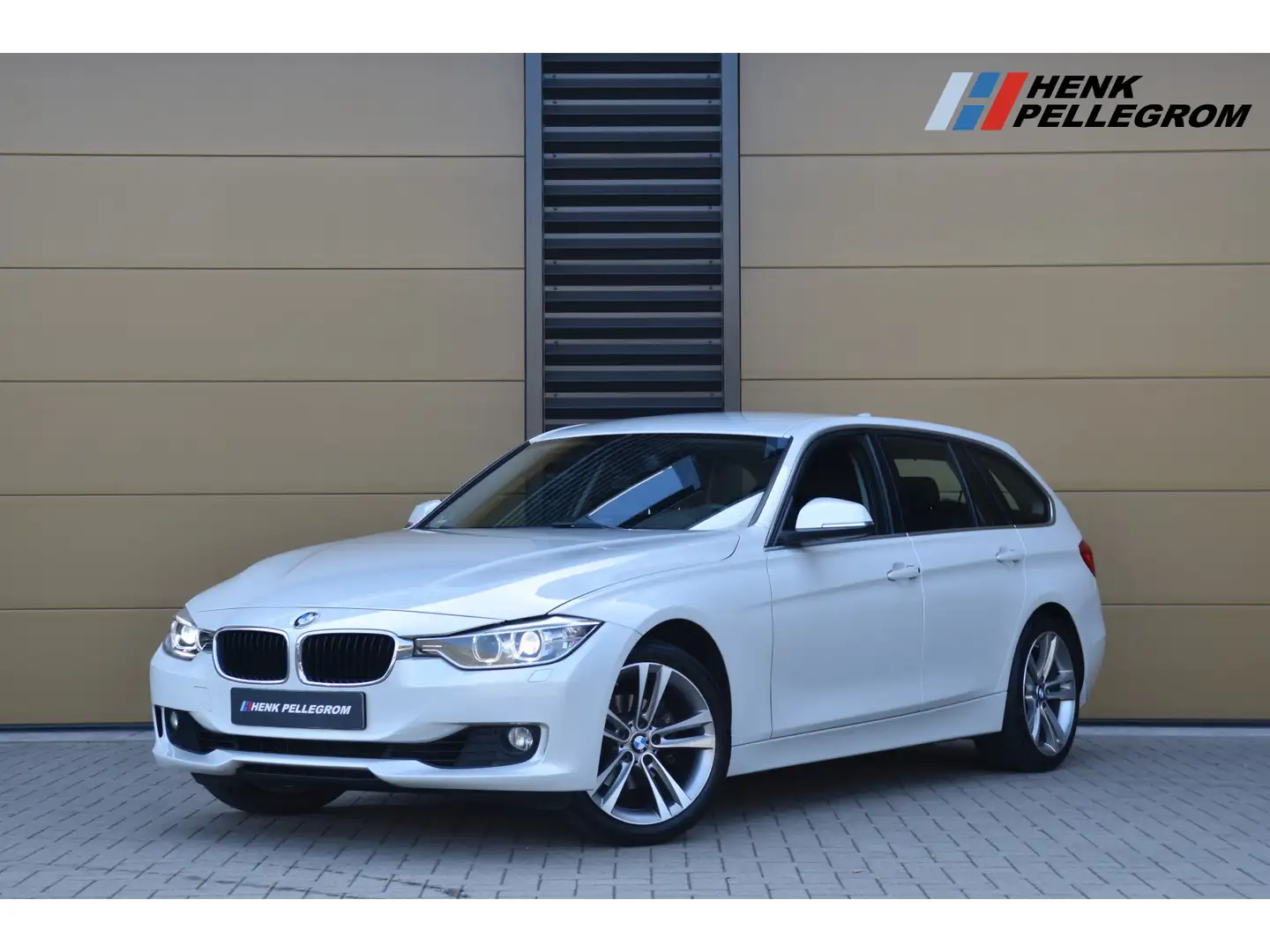 BMW 320 3-serie Touring 320i xDrive High Executive * HIFI Wit - 1