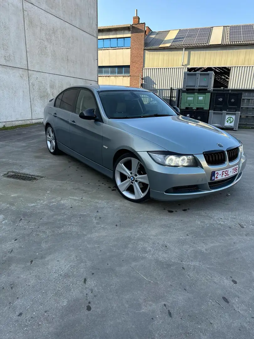 BMW 320 320d - 1