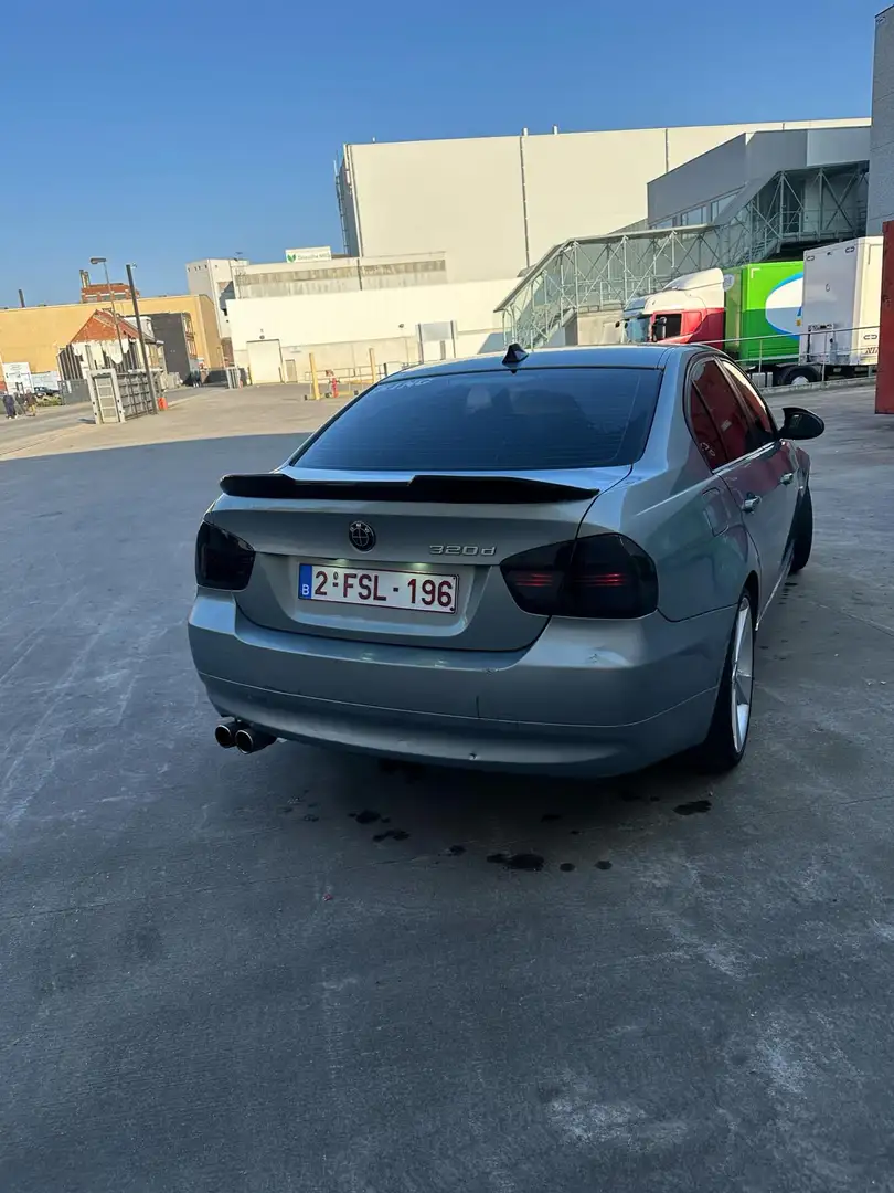 BMW 320 320d - 2