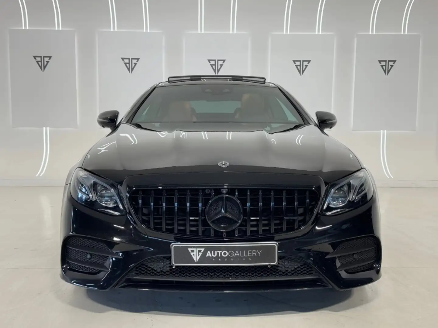 Mercedes-Benz E 300 Coupé 9G-Tronic Schwarz - 2