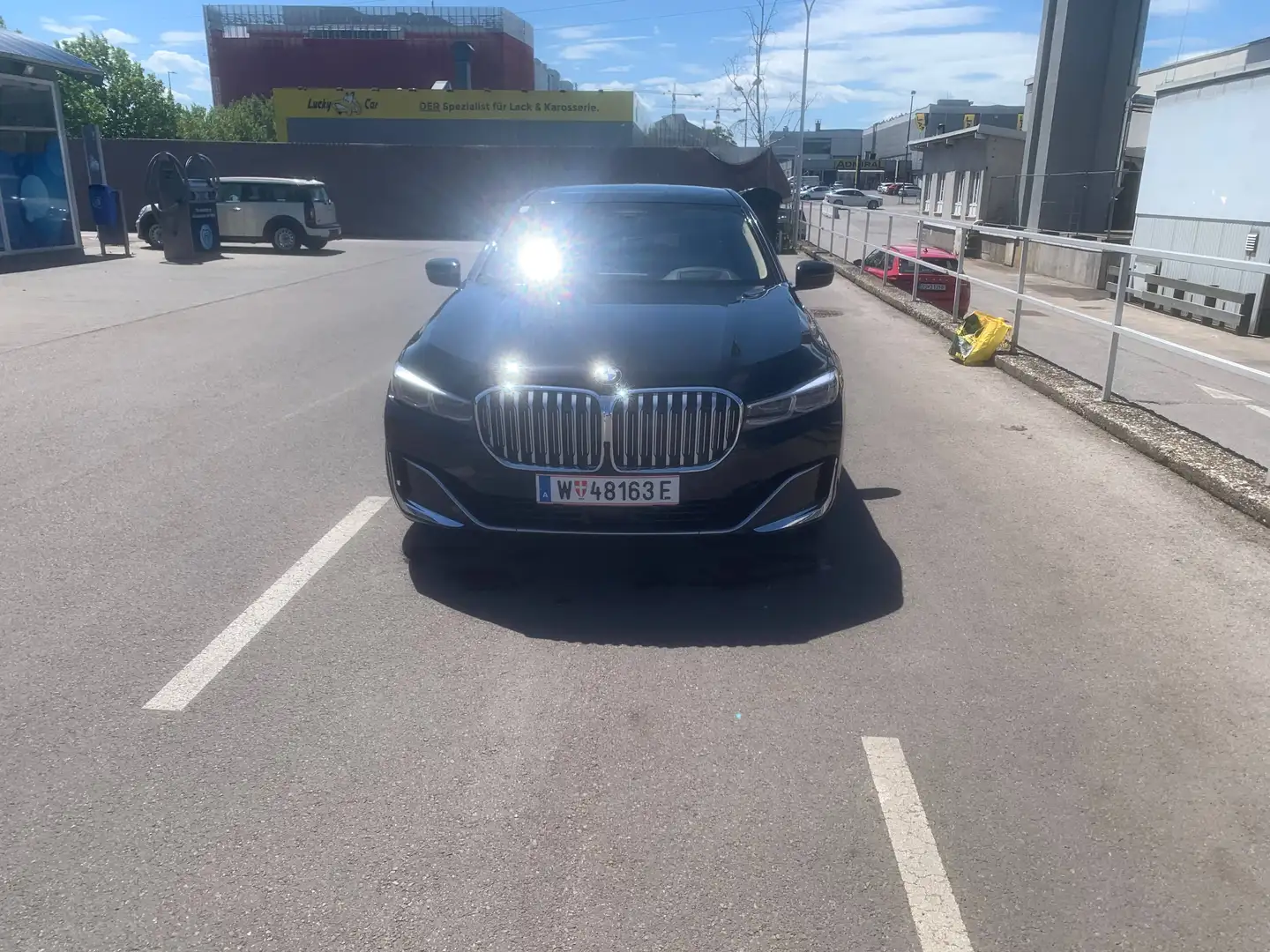 BMW 750 750d xDrive Aut. Schwarz - 2