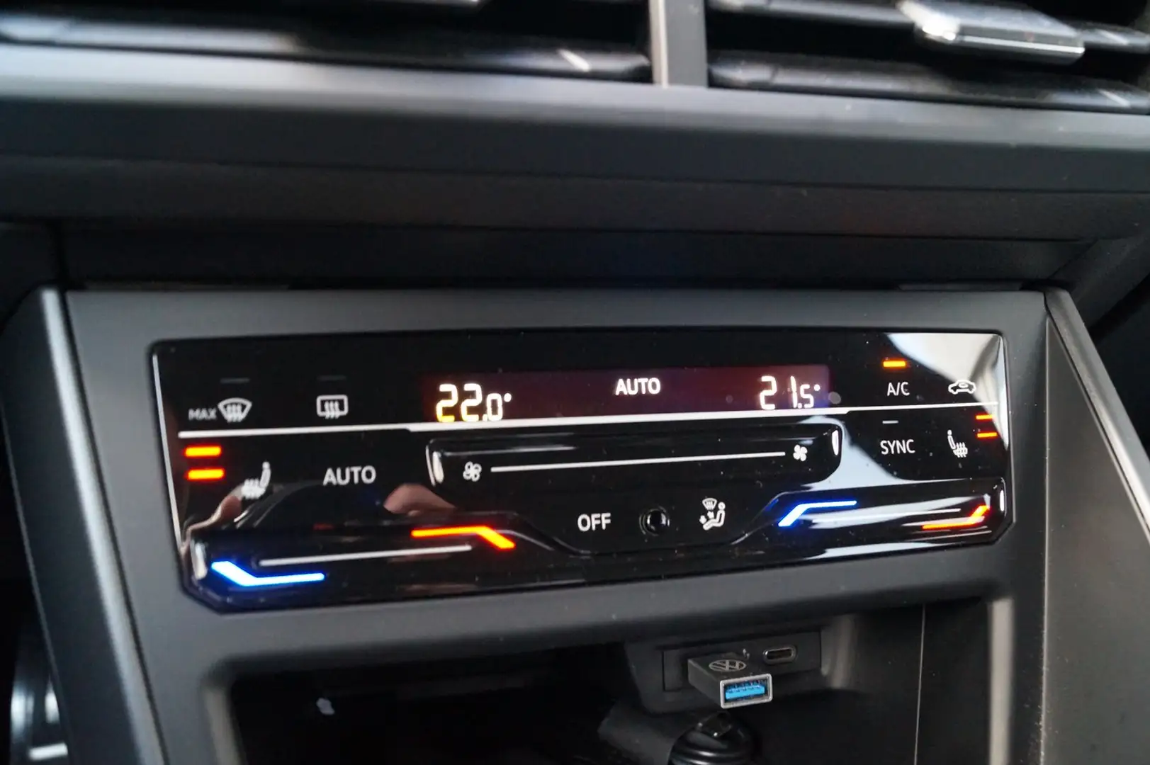 Volkswagen Taigo R-Line TSI DSG Rot - 2