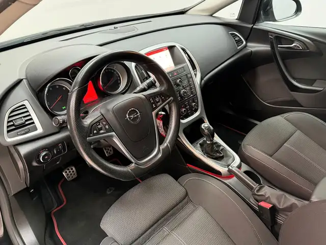 Opel Astra view 12