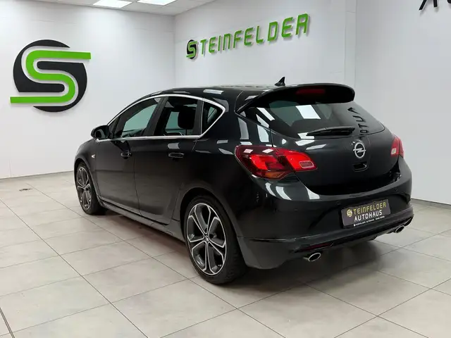 Opel Astra view 5
