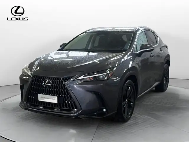 Lexus NX 300 Plug-in 4WD Premium +