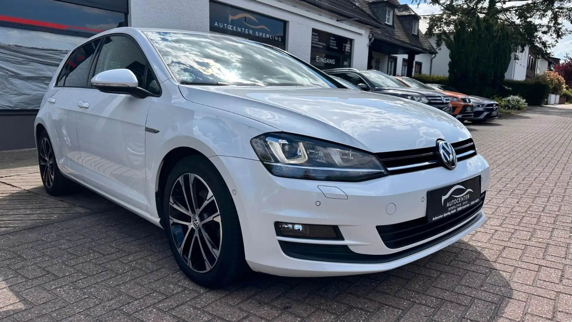 Volkswagen Golf VII 1.4 Lim. Cup BMT R-Line *Navi*BI-Xenon* Wit - 1