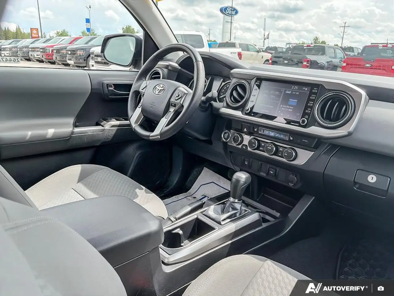Toyota Tacoma снимка Toyota Tacoma