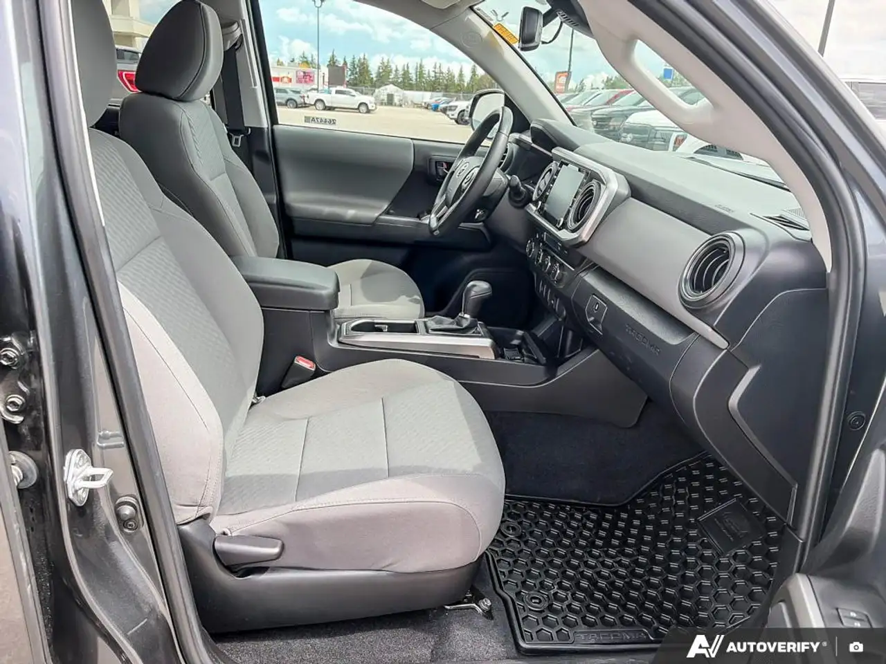 Toyota Tacoma снимка Toyota Tacoma